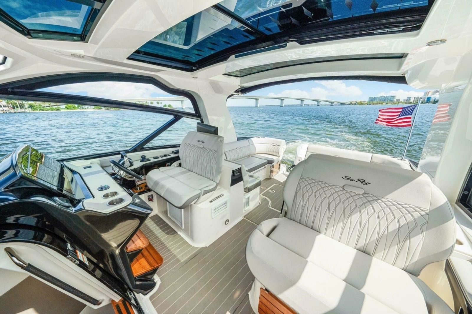 2022 Sea Ray 370 OB 