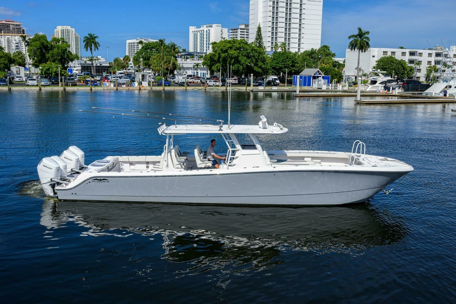 Invincible 46 Argento II - Exterior Profile