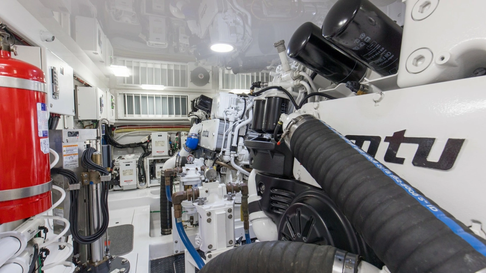 2020 68 Viking Convertible Gunpowder Engine Room (10)