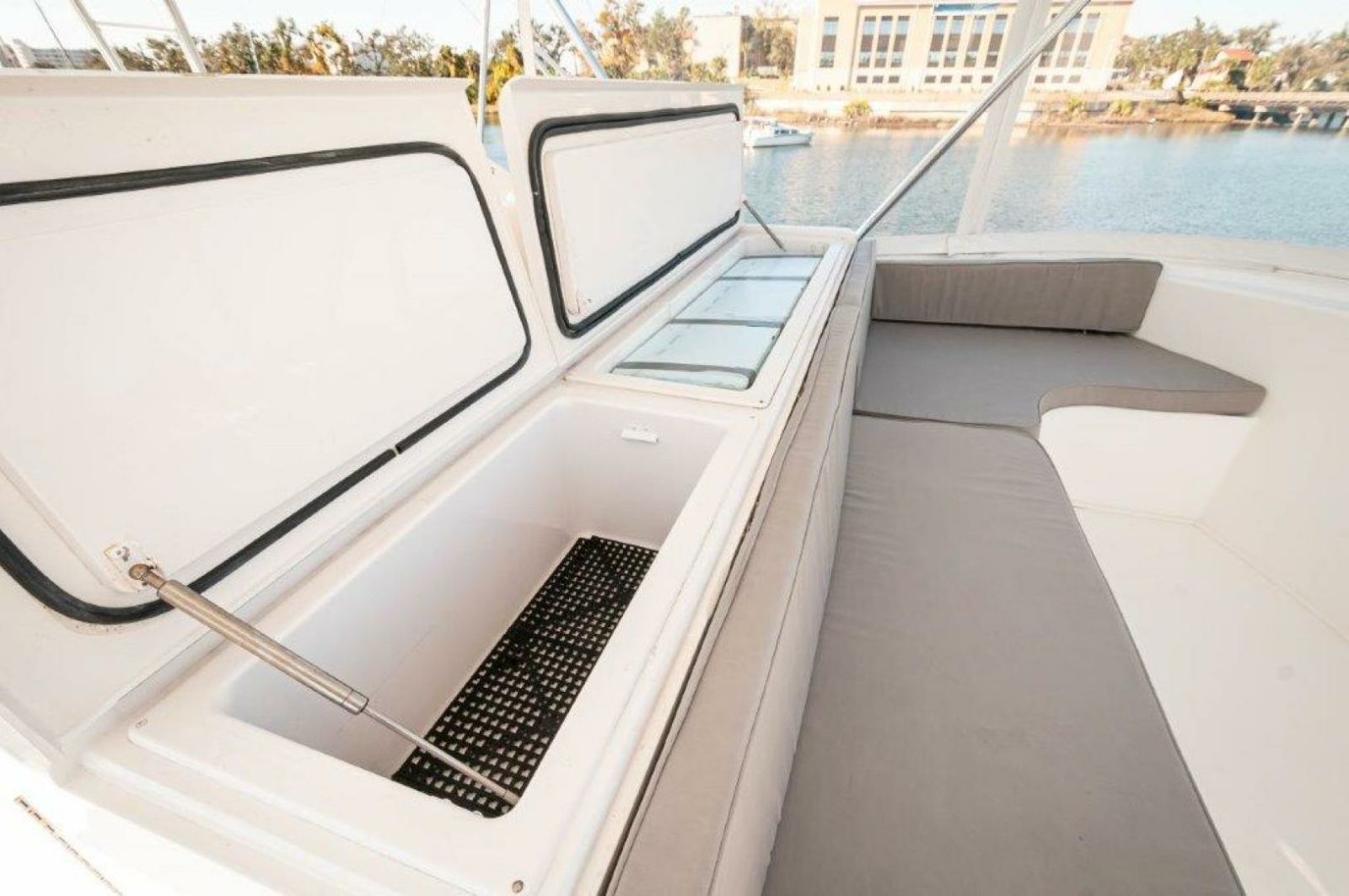 2001 61 Viking Convertible Ellie B Flybridge
