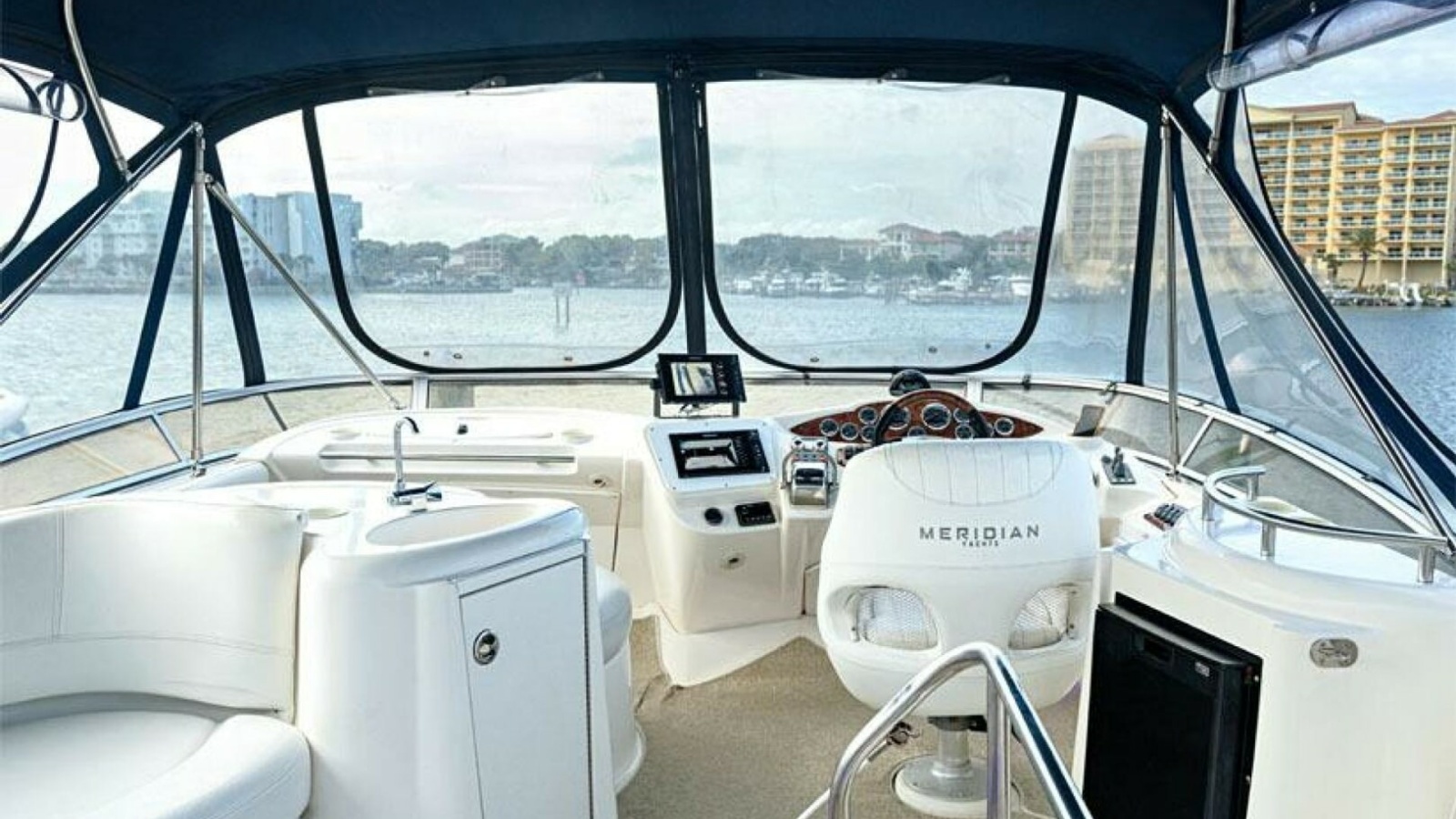 Flybridge Helm with Panoramic Views