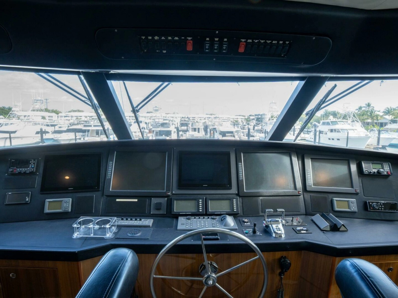 Viking 74 STREAM RUNNER- Flybridge Helm