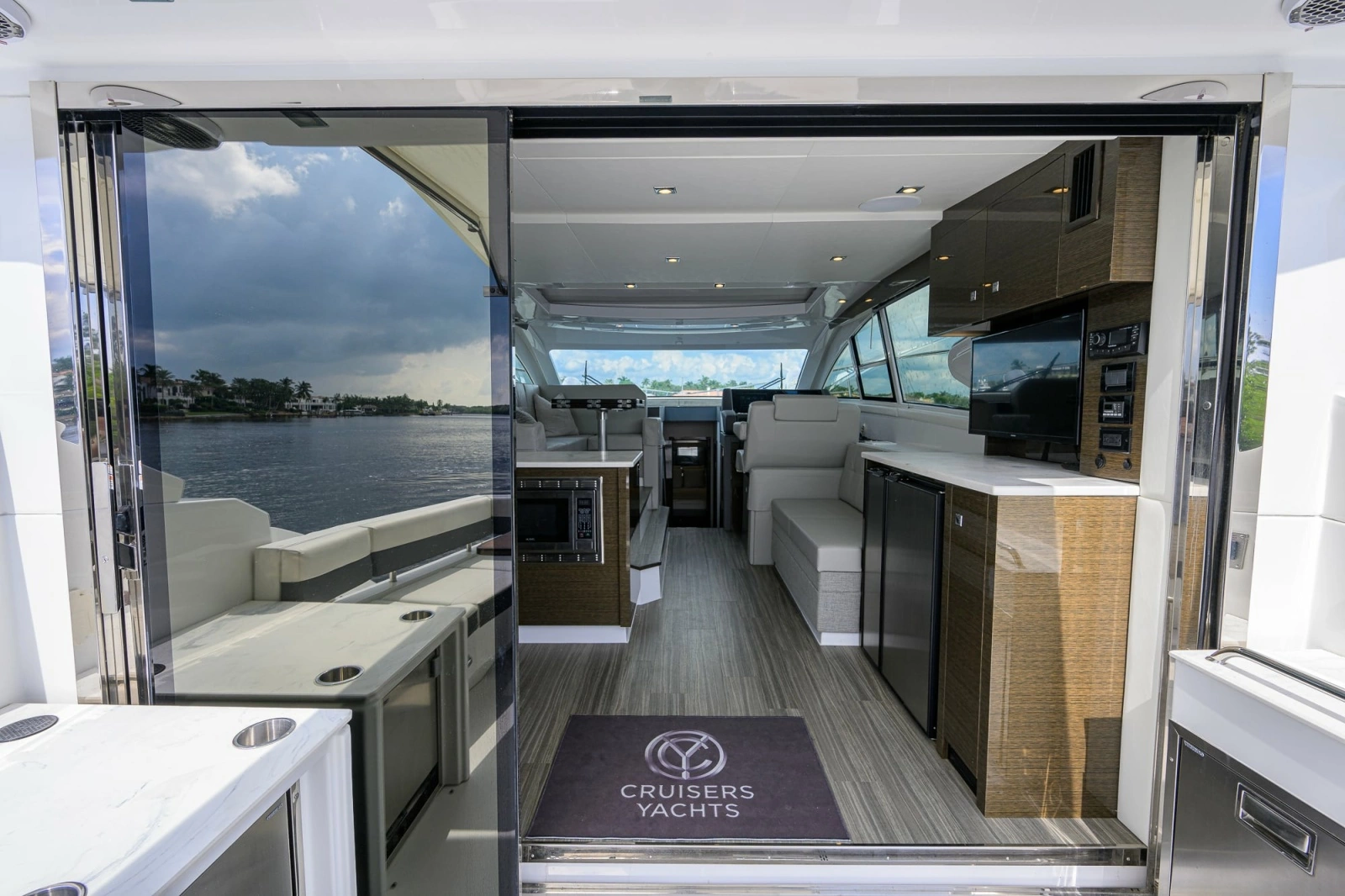 2020 Cruisers 46 Cantius