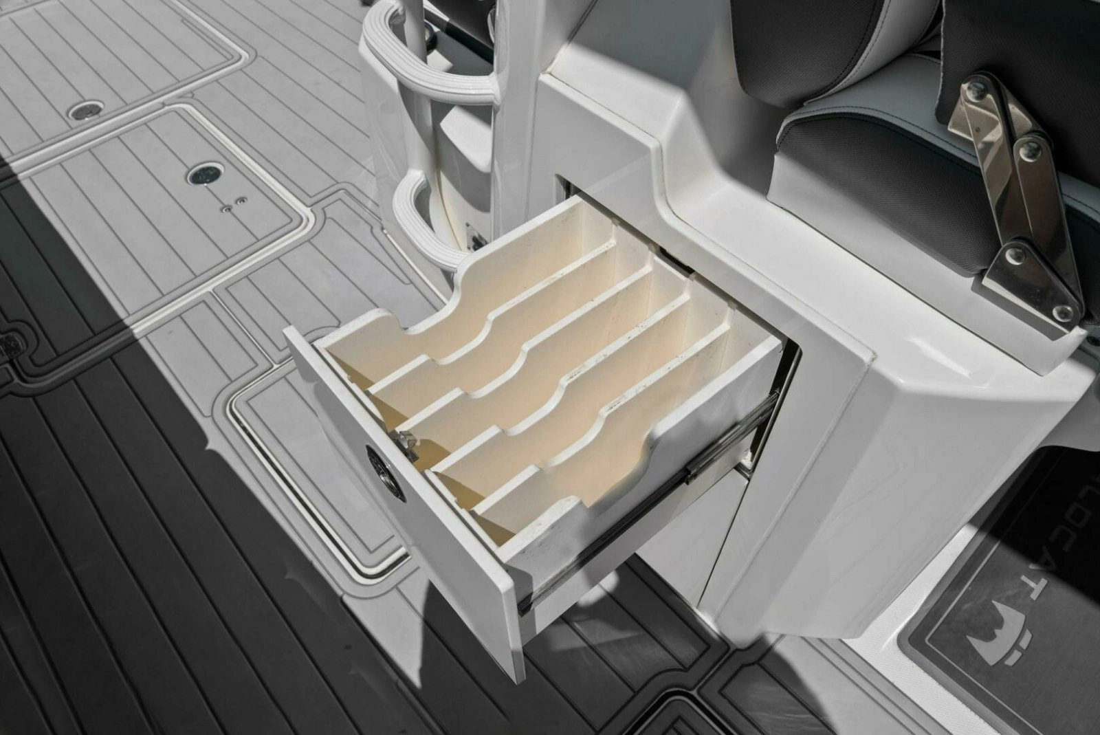 2022 World Cat 400 CC-X - Starboard Side Storage