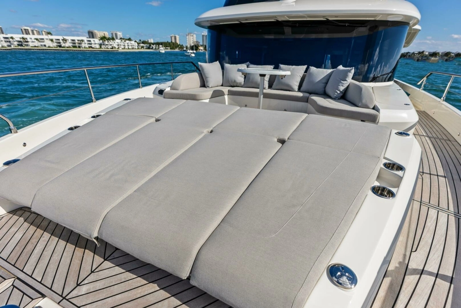 Fantasy Girl 75ft Absolute Yacht For Sale