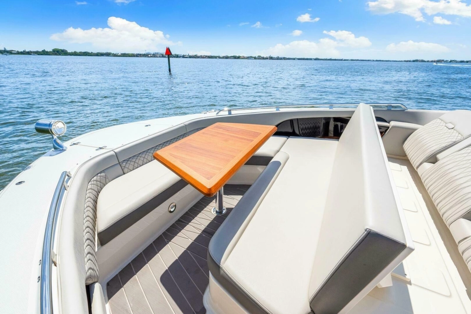 2022 Sea Ray 370 OB 