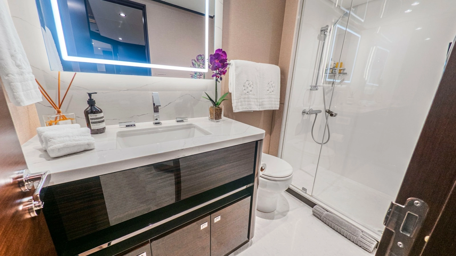 Galati-LONESTAR-Staterooms18