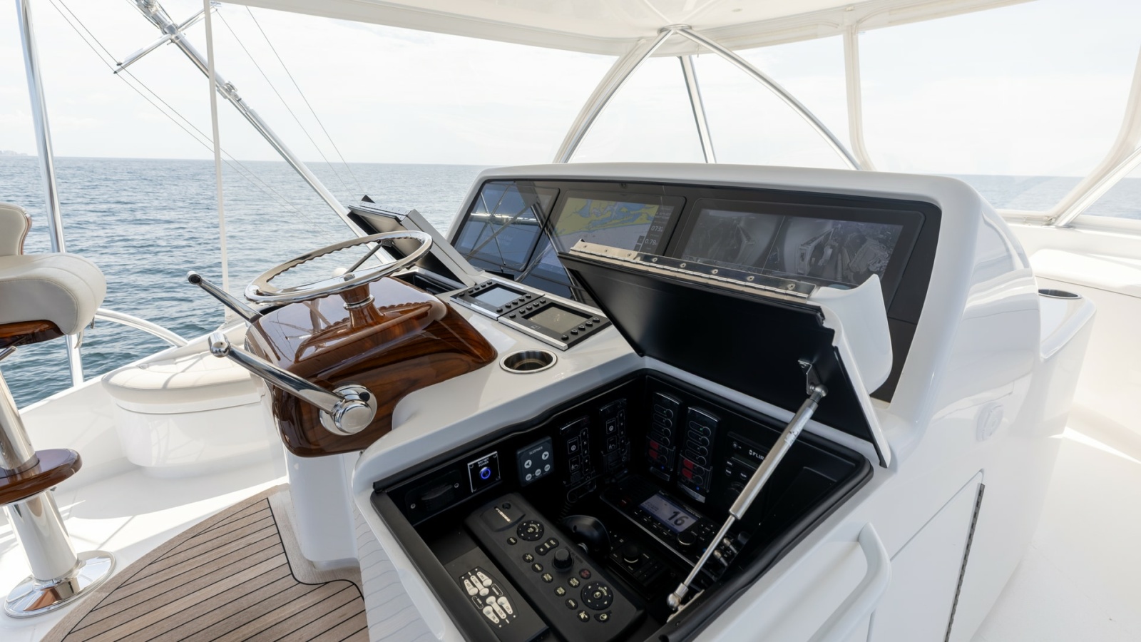 Flybridge Helm Station