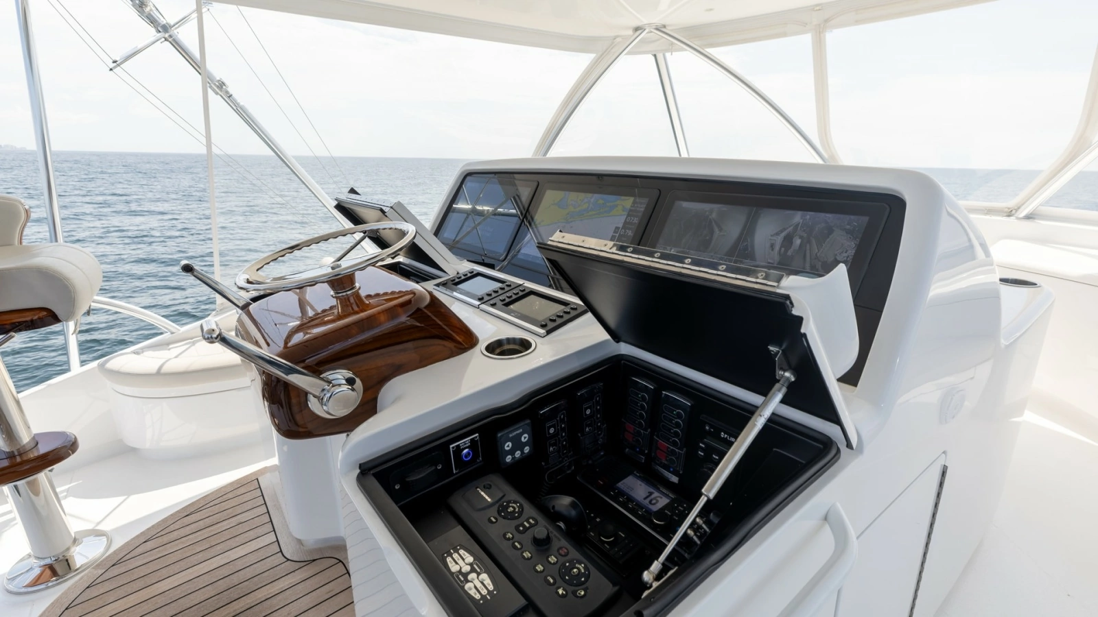 Flybridge Helm Station