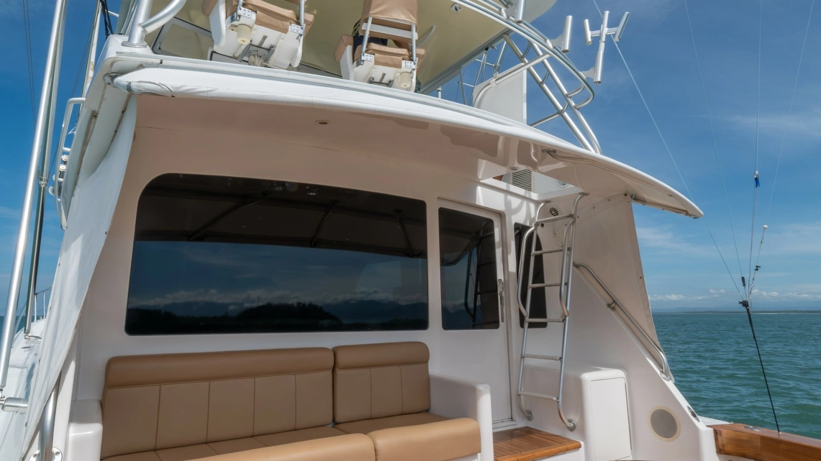 Cockpit Seating Area 2002 Viking 61 Convertible