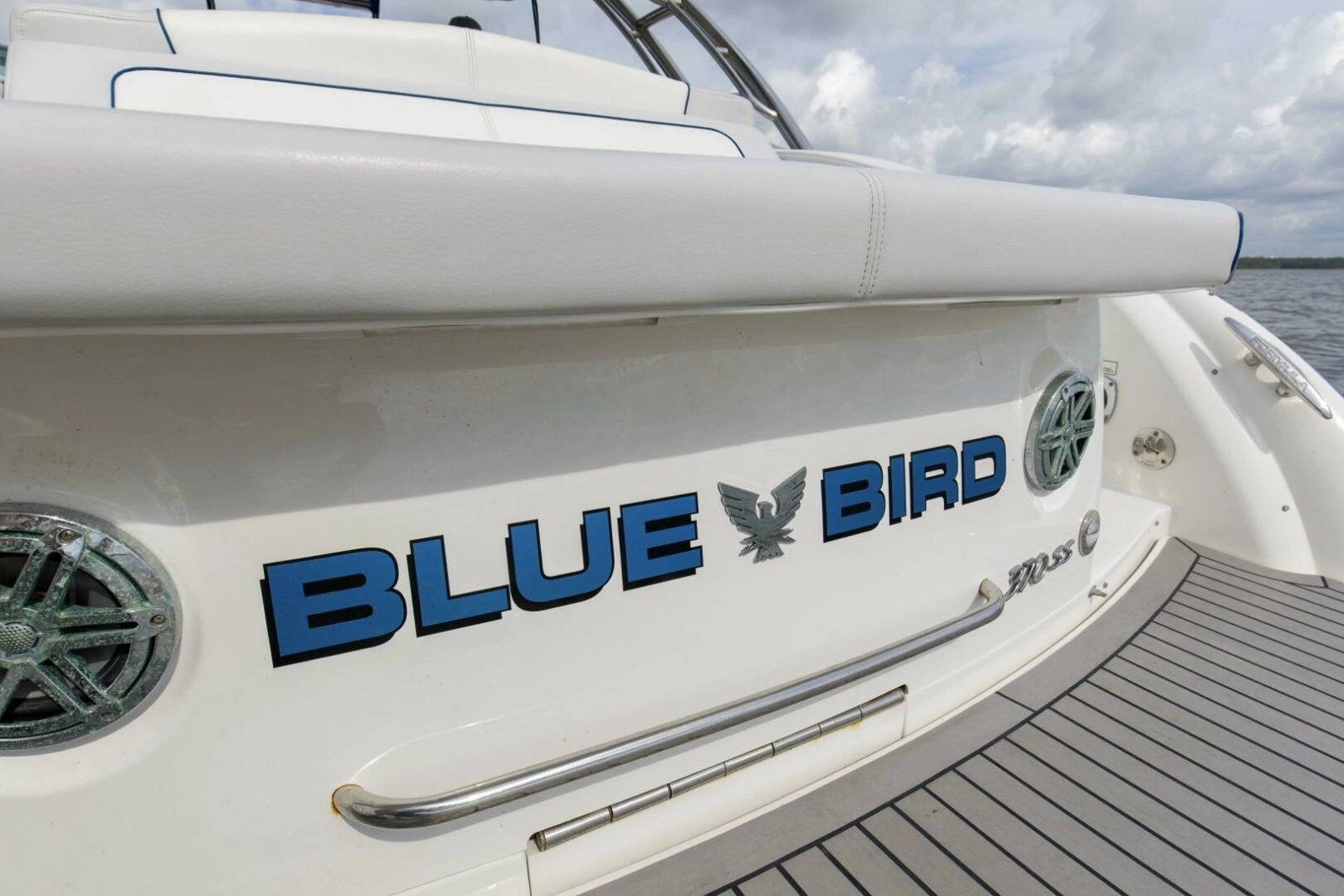 2017 37 Formula 370 SS Bluebird Stern