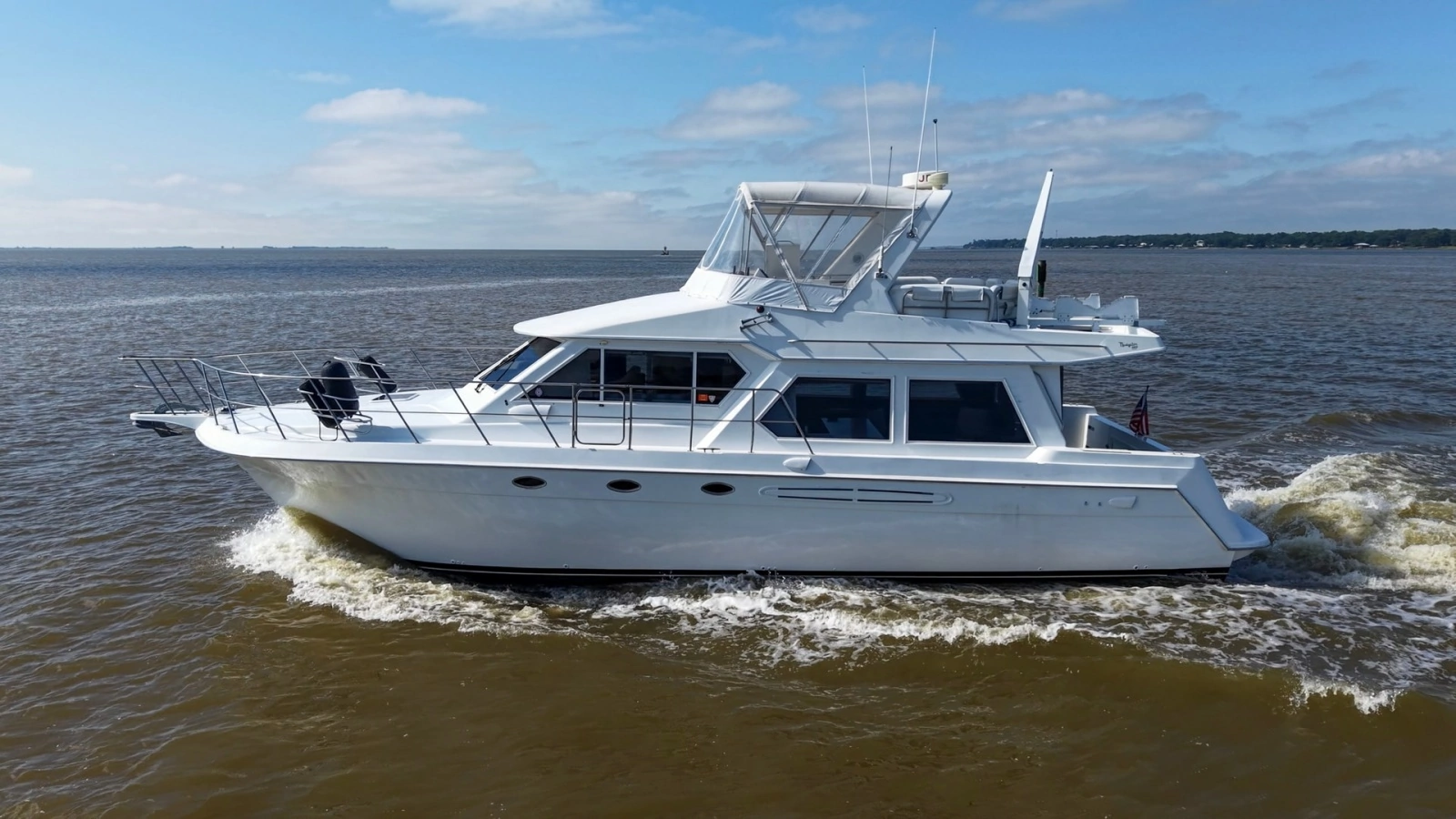 2001 48 Navigator 4800 Classic Maggie B Portside (3)