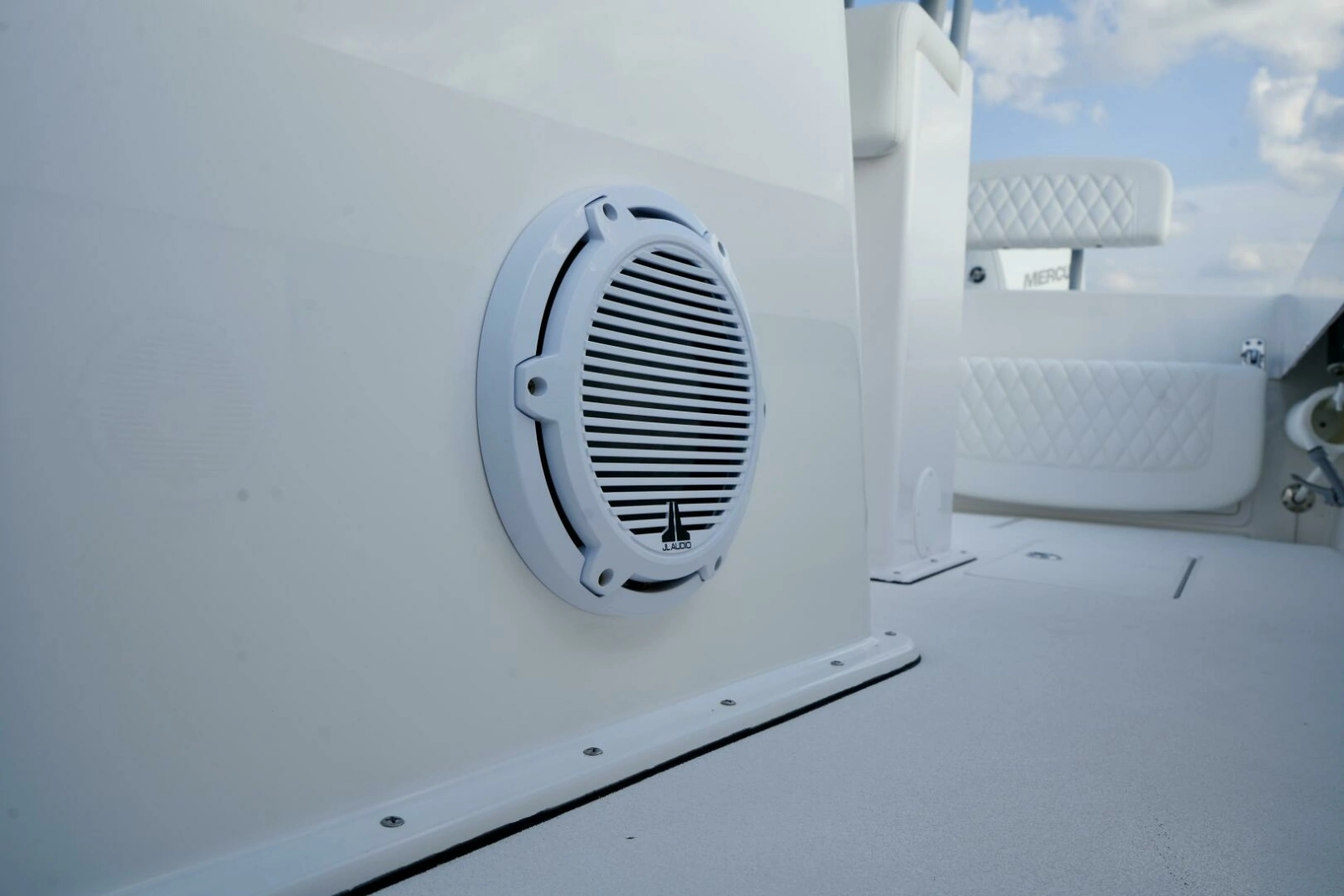 Reef Runner 23 - Deck Equipment