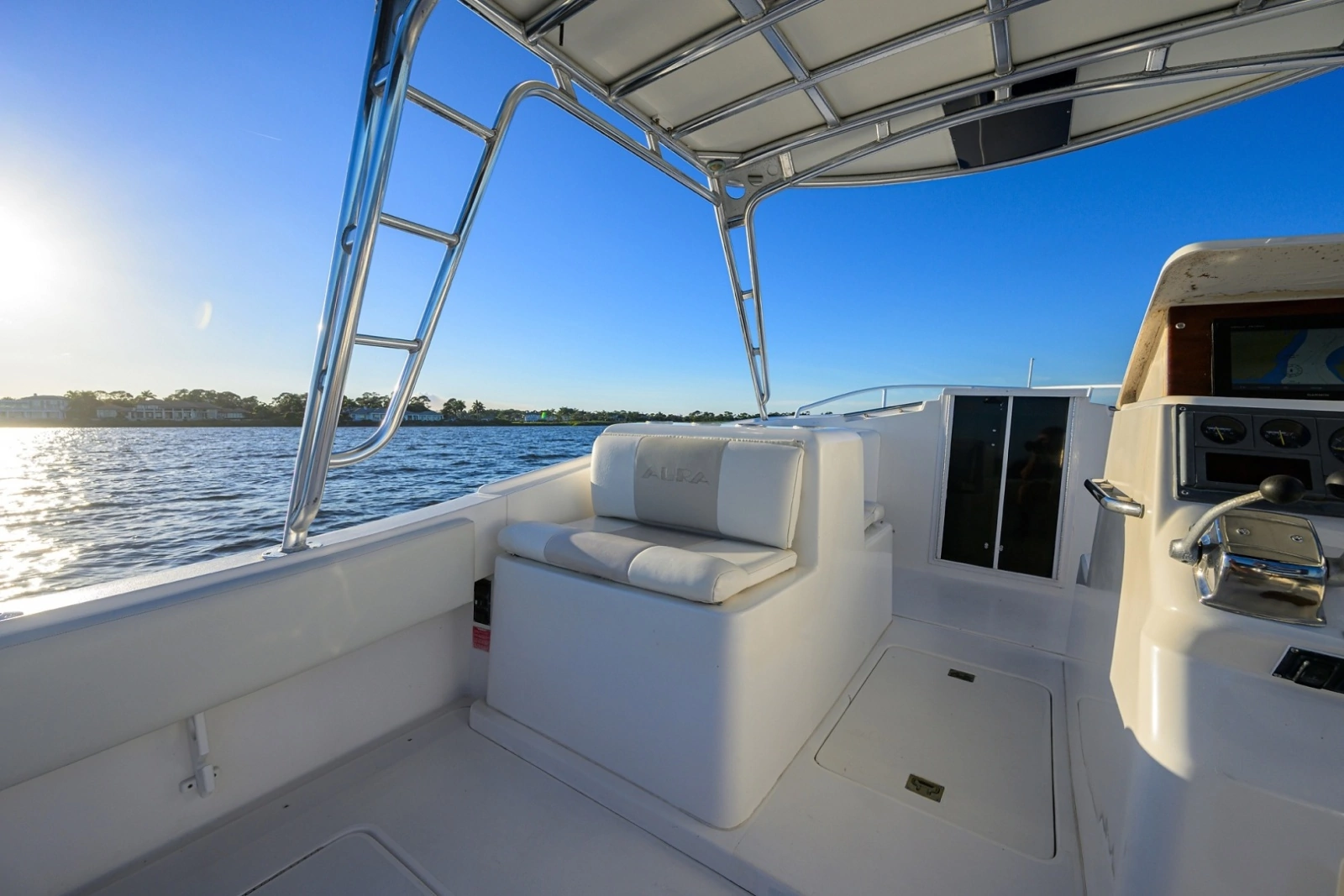 Aura 28 Heron's Catch - Exterior Helm/Cockpit