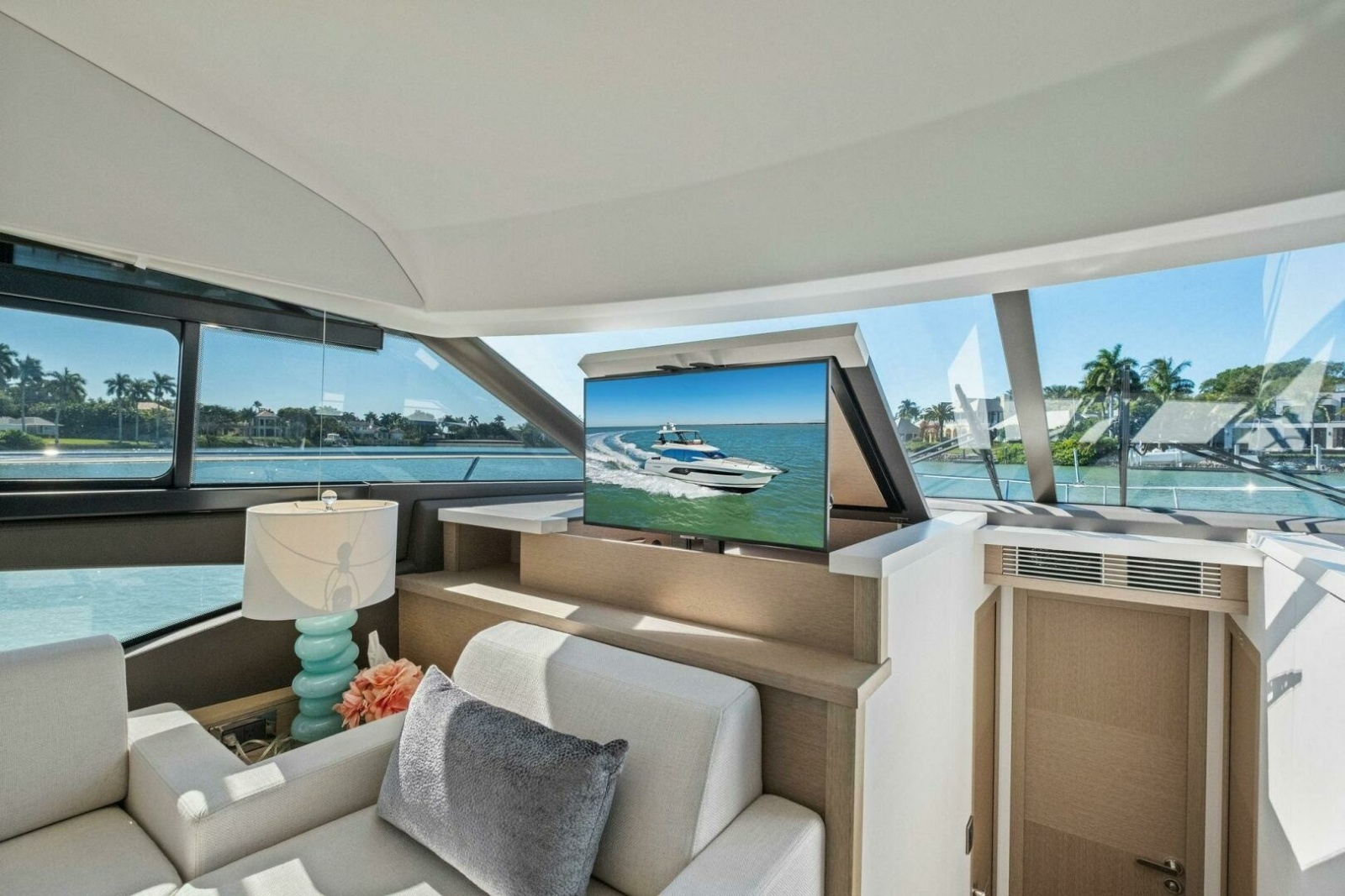 52' 2022 Prestige 520 Flybridge