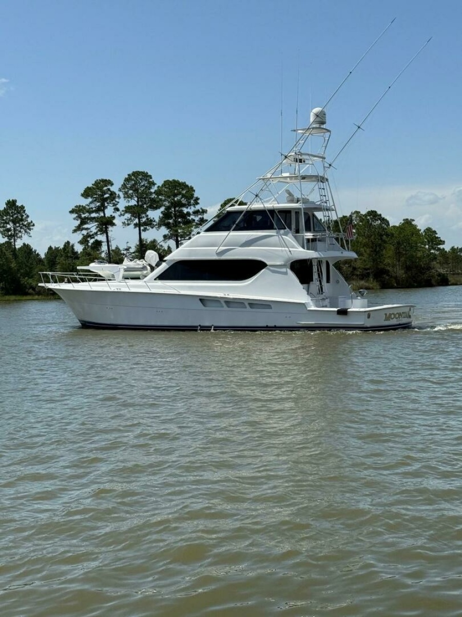 65' 2002 Hatteras 65 Enclosed Bridge