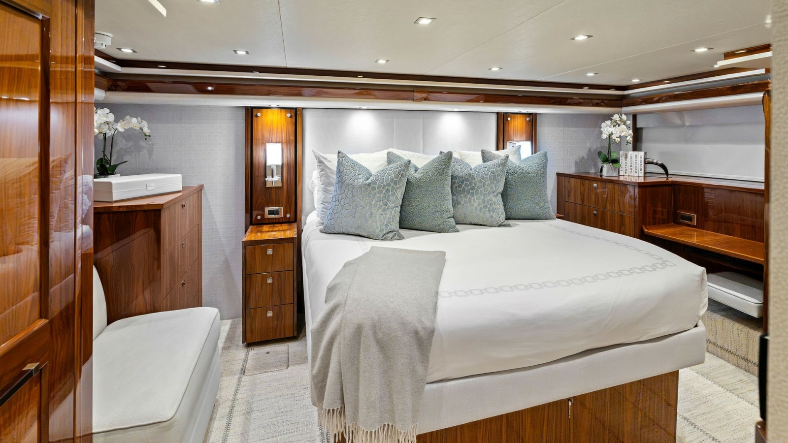 2016 Viking 80 Enclosed Bridge- FRIGATE- Master Stateroom