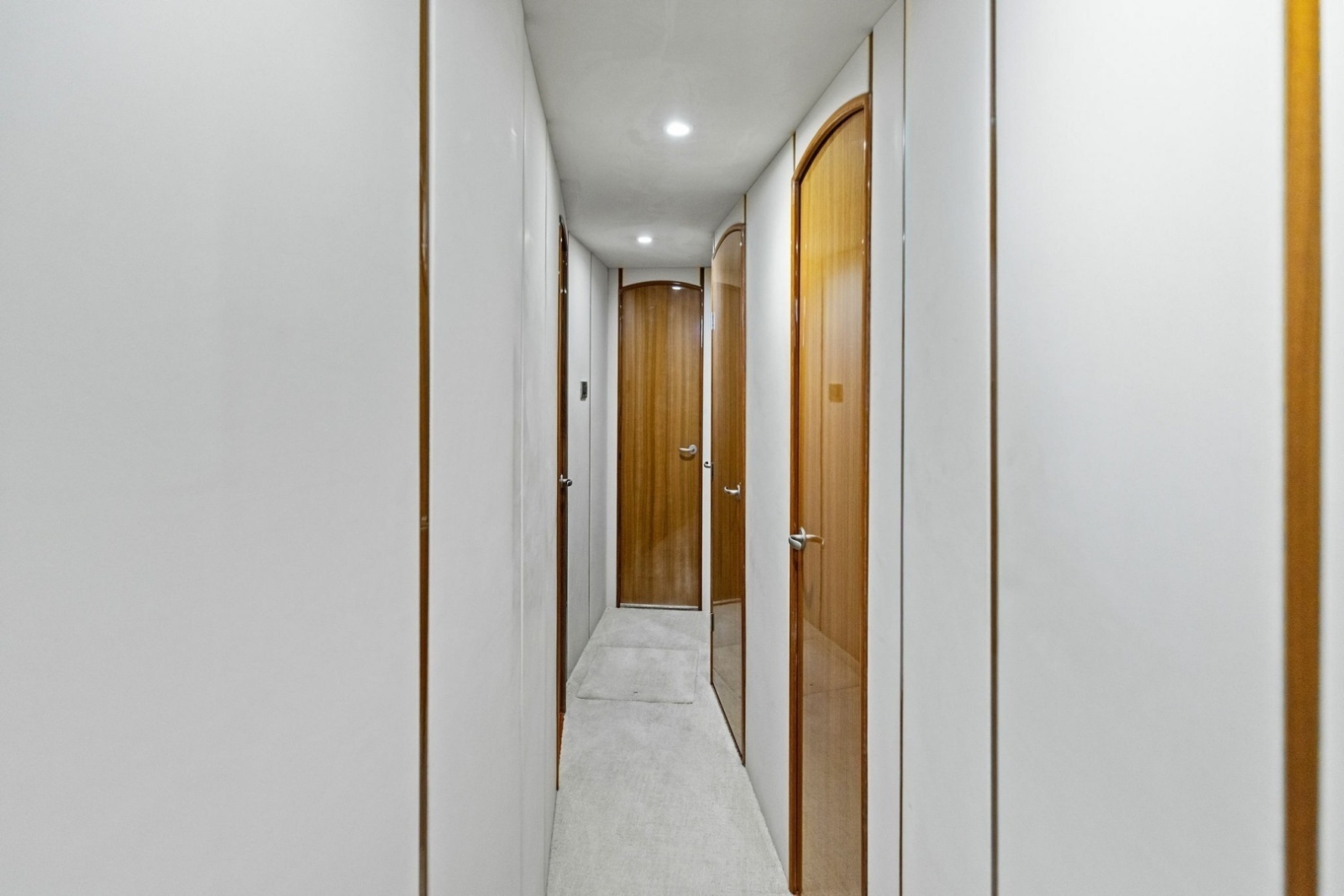68' 2008 Viking 68 Skybridge