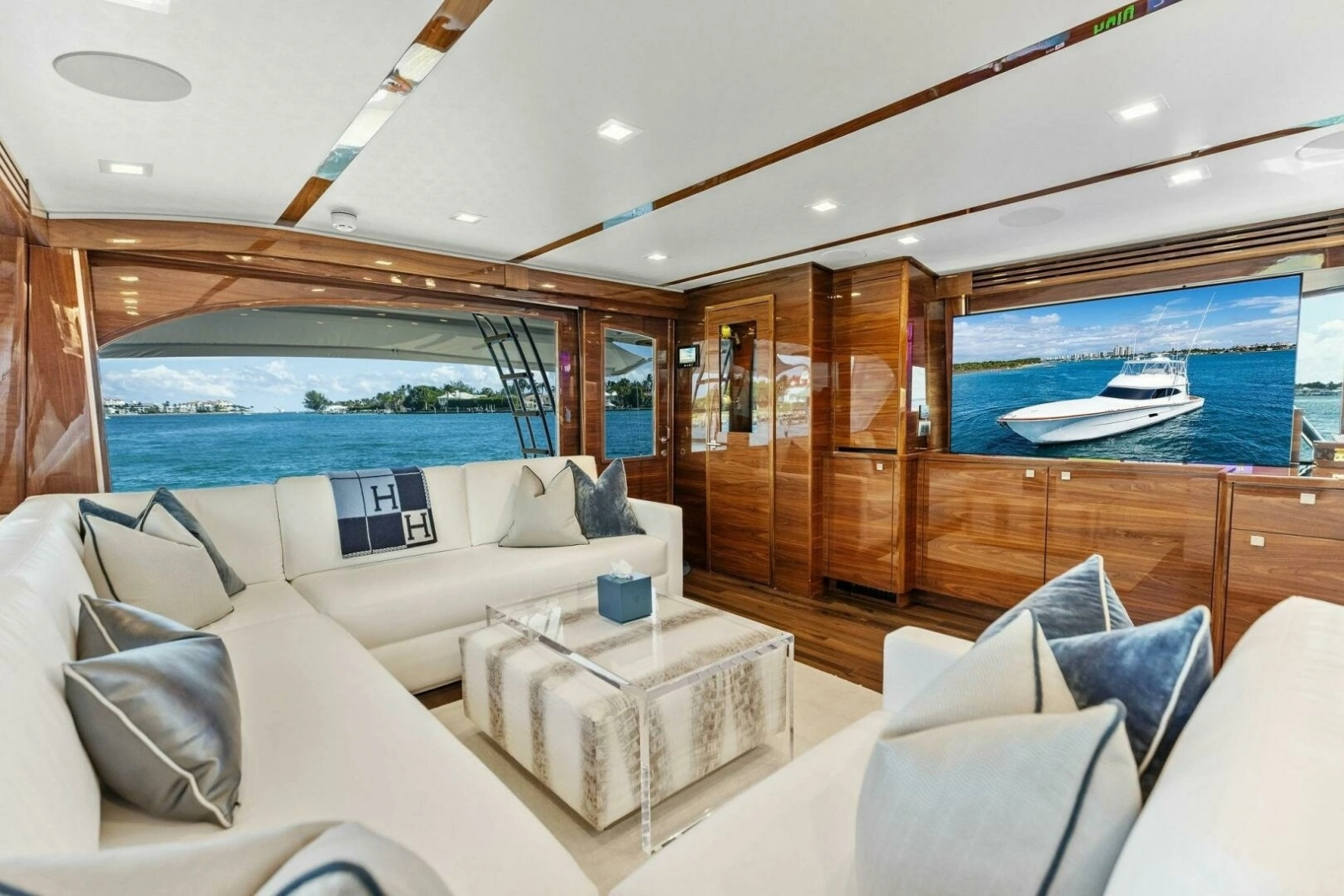 2026 Viking 82 Convertible- TEAM HARVEY I- Salon