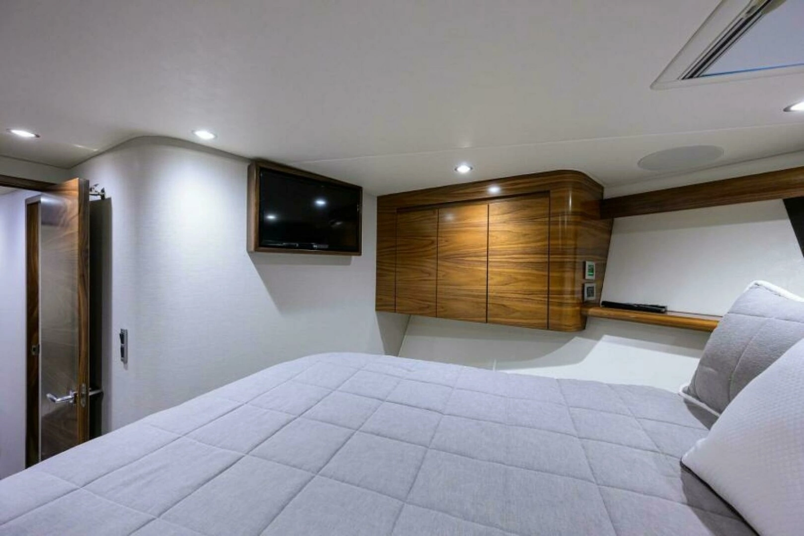 Viking 54 - TROUBLE FREE - Forward Stateroom