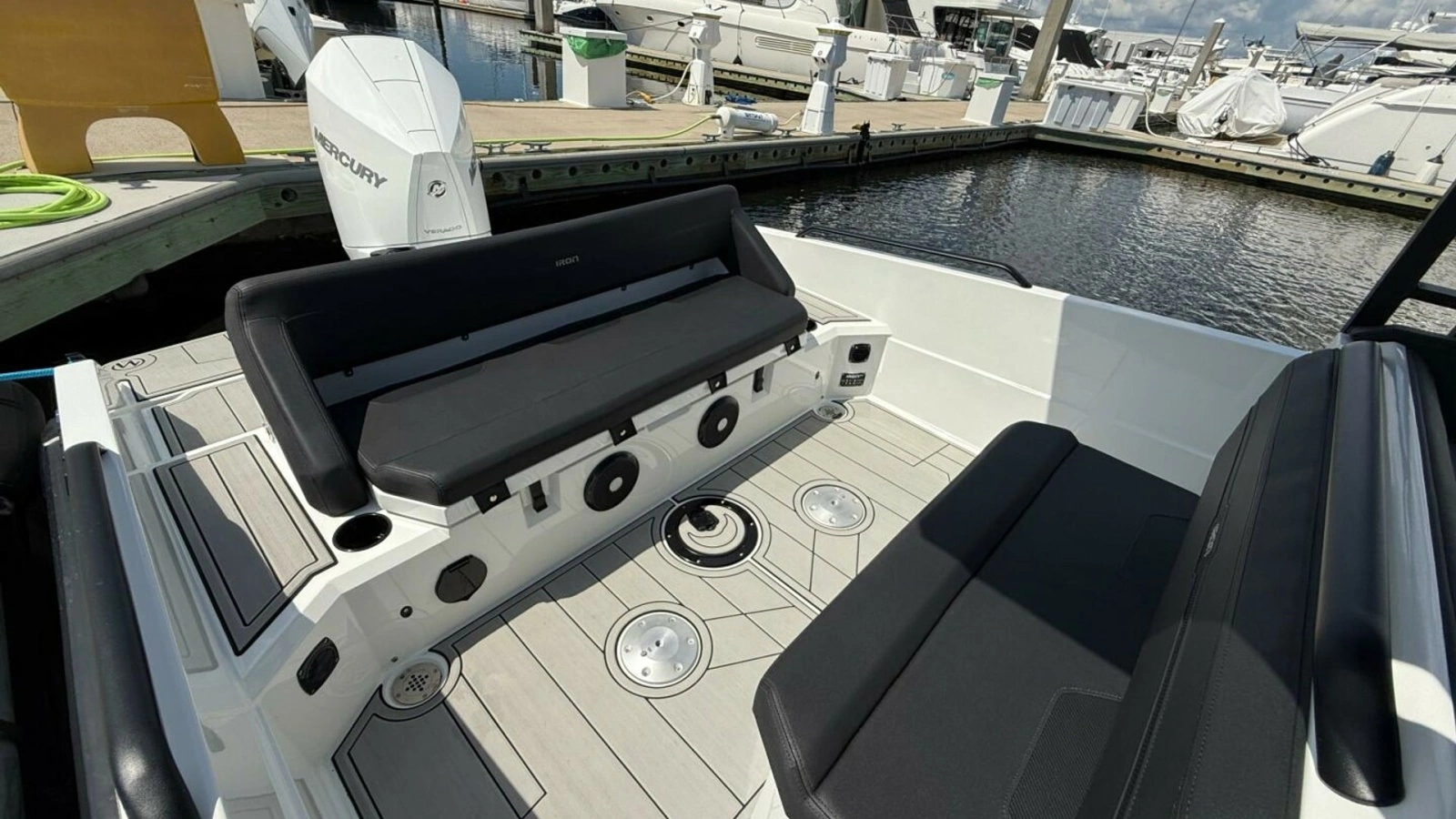 2024 Iron 27 Center Console