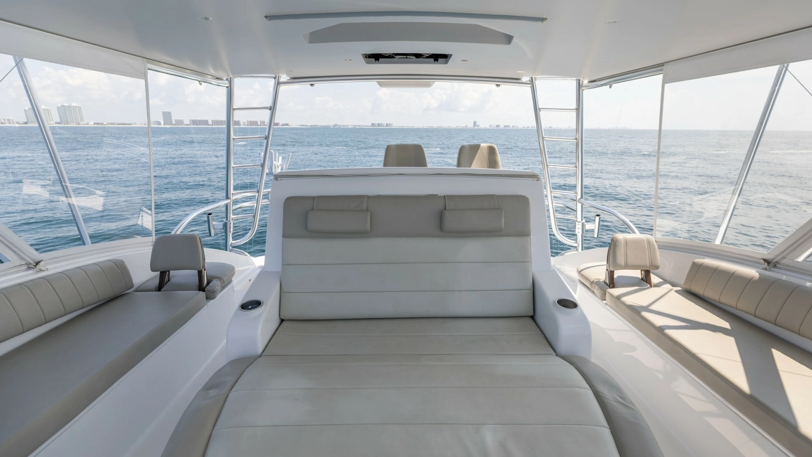 2021 65 Hatteras GT On the DL Flybridge (5)