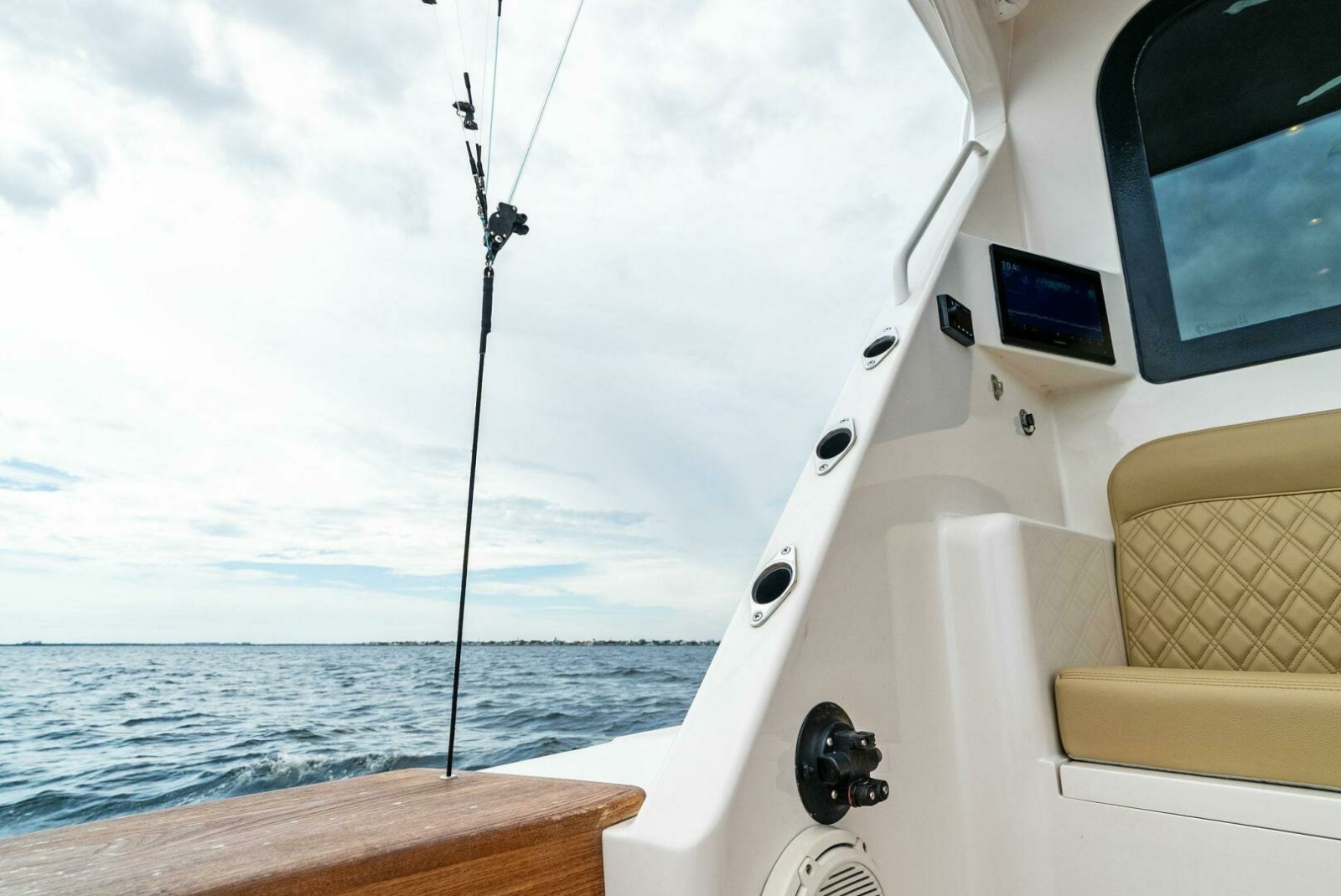 61' 2006 Viking 61 Convertible