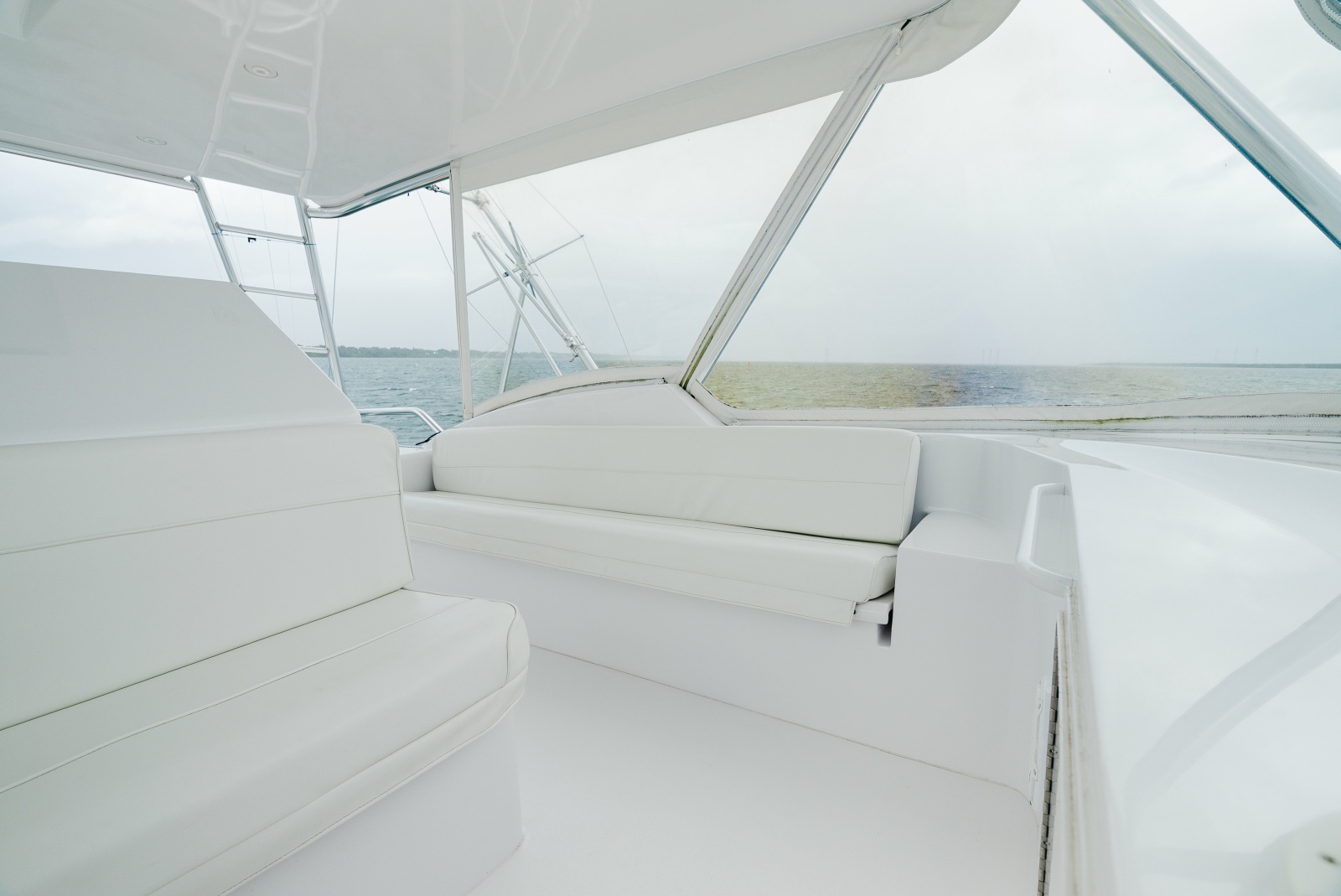 2005 Hatteras 60 Convertible