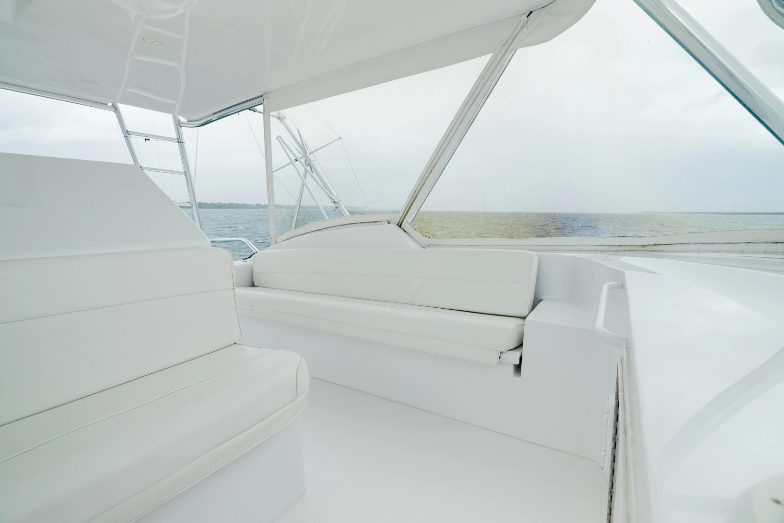 2005 Hatteras 60 Convertible