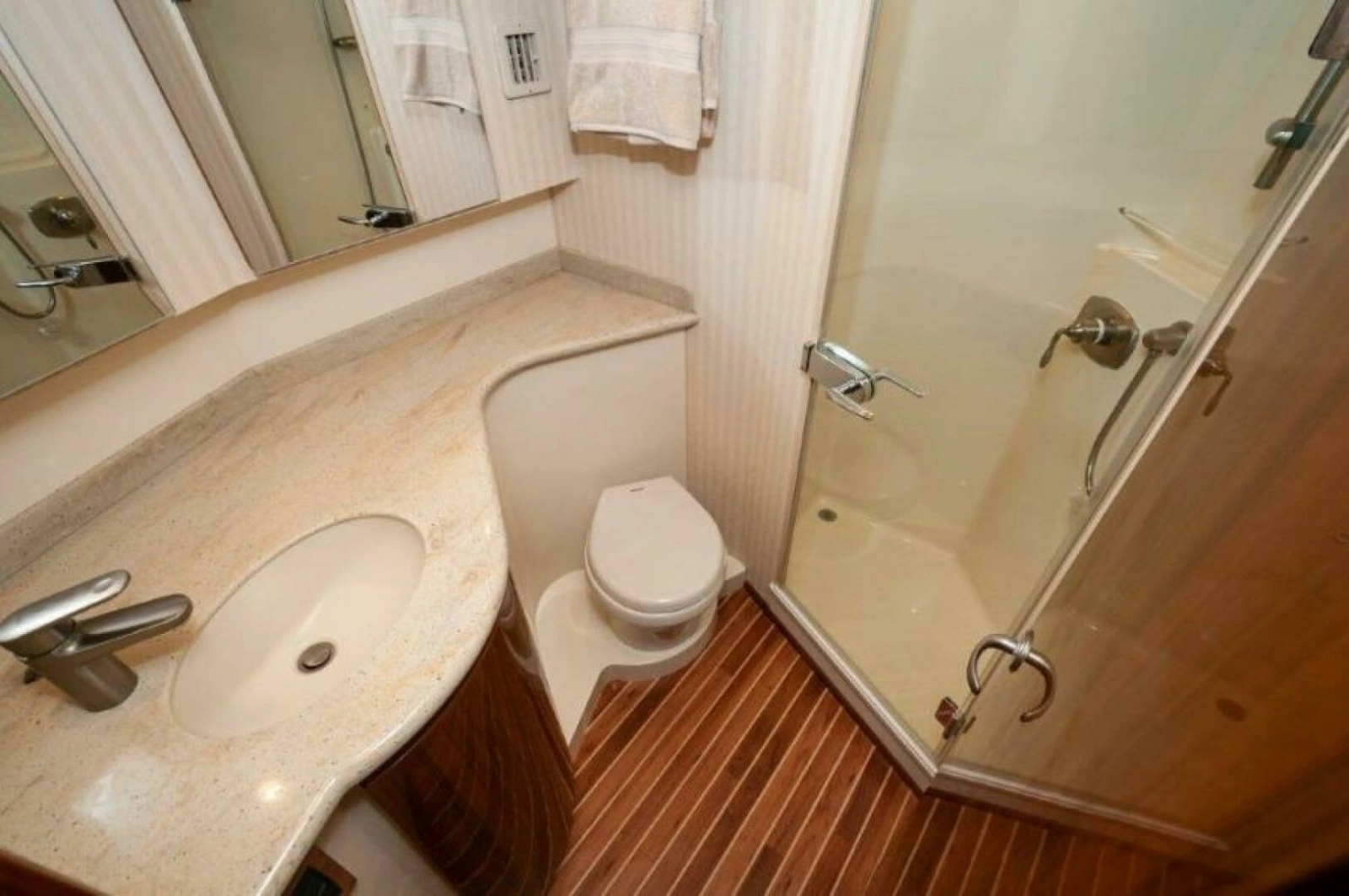 2012 Viking 42 Convertible photo 16