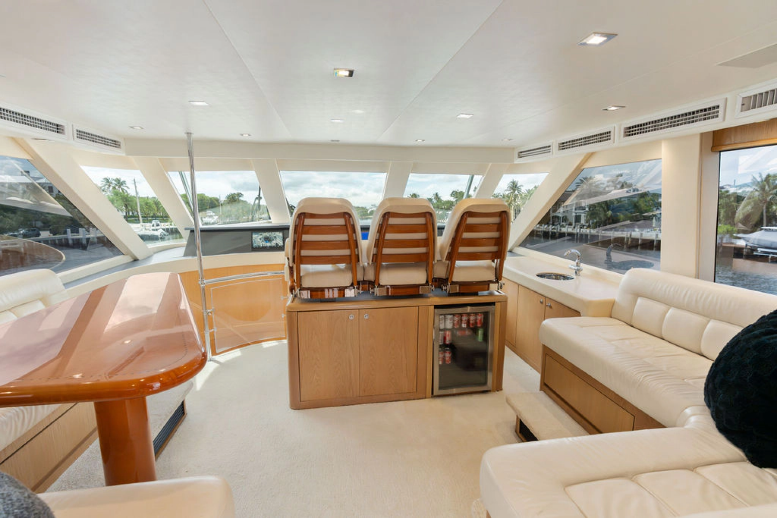 1998 Hatteras 82 Convertible