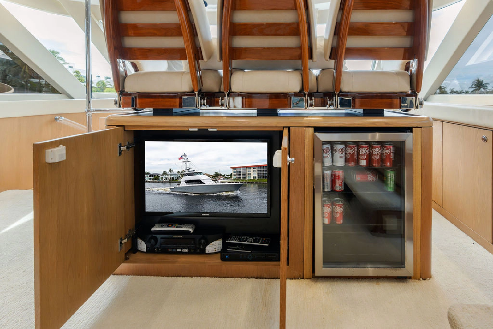 1998 Hatteras 82 Convertible