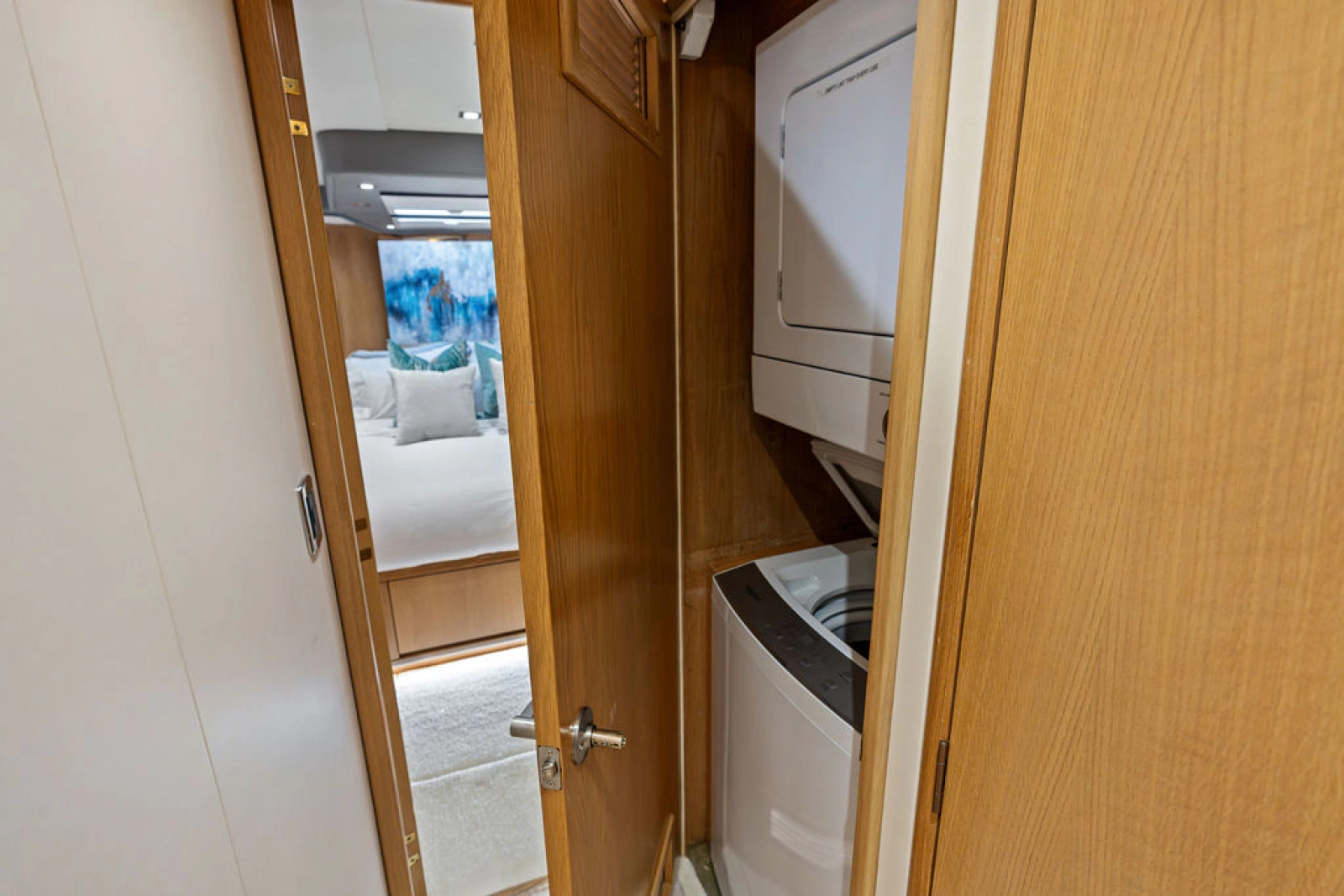 1998 Hatteras 82 Convertible