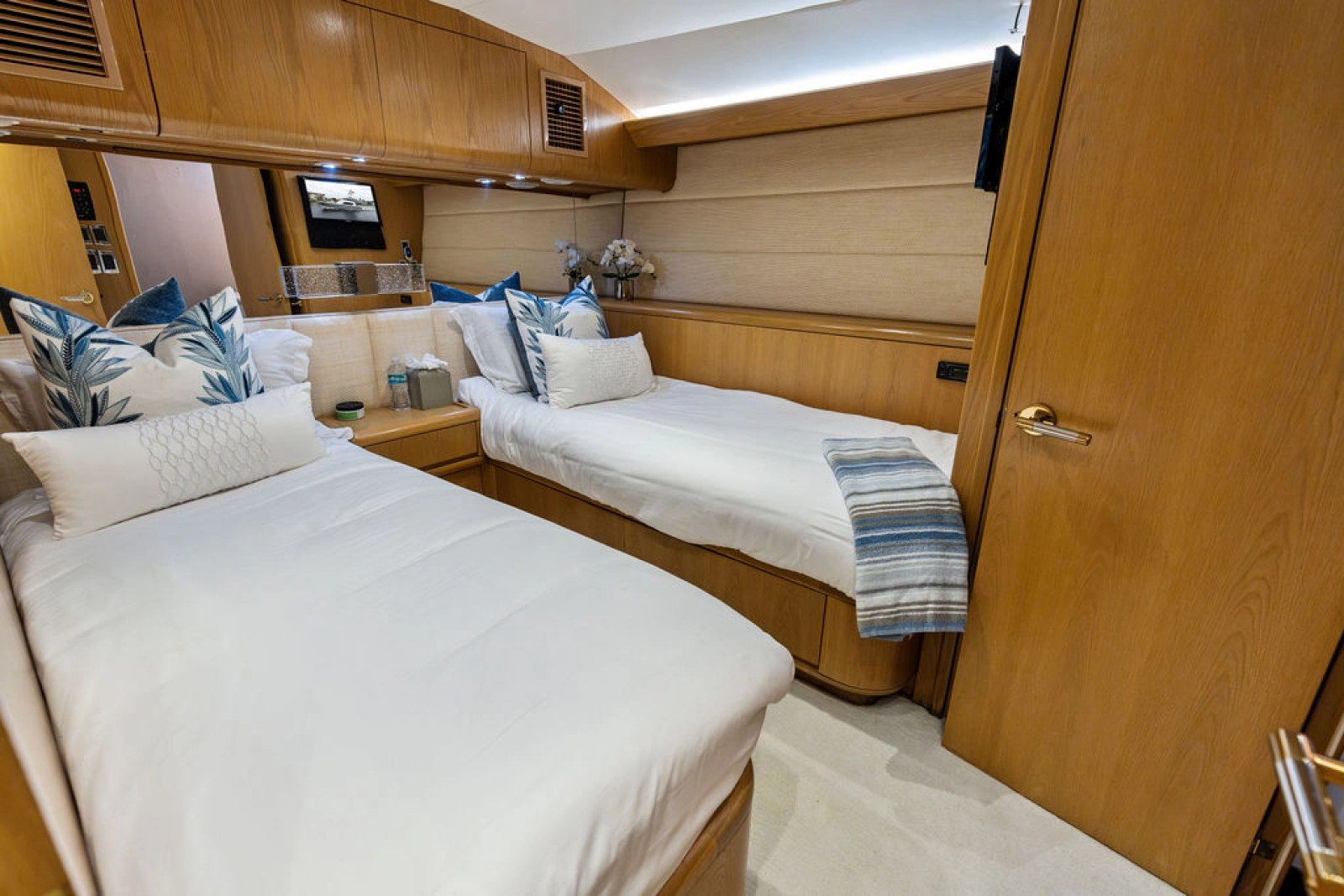 1998 Hatteras 82 Convertible