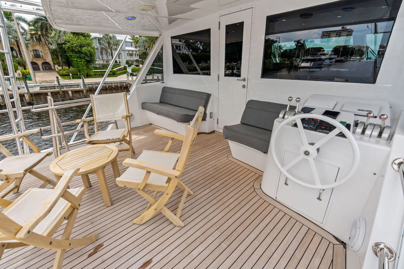 1998 Hatteras 82 Convertible