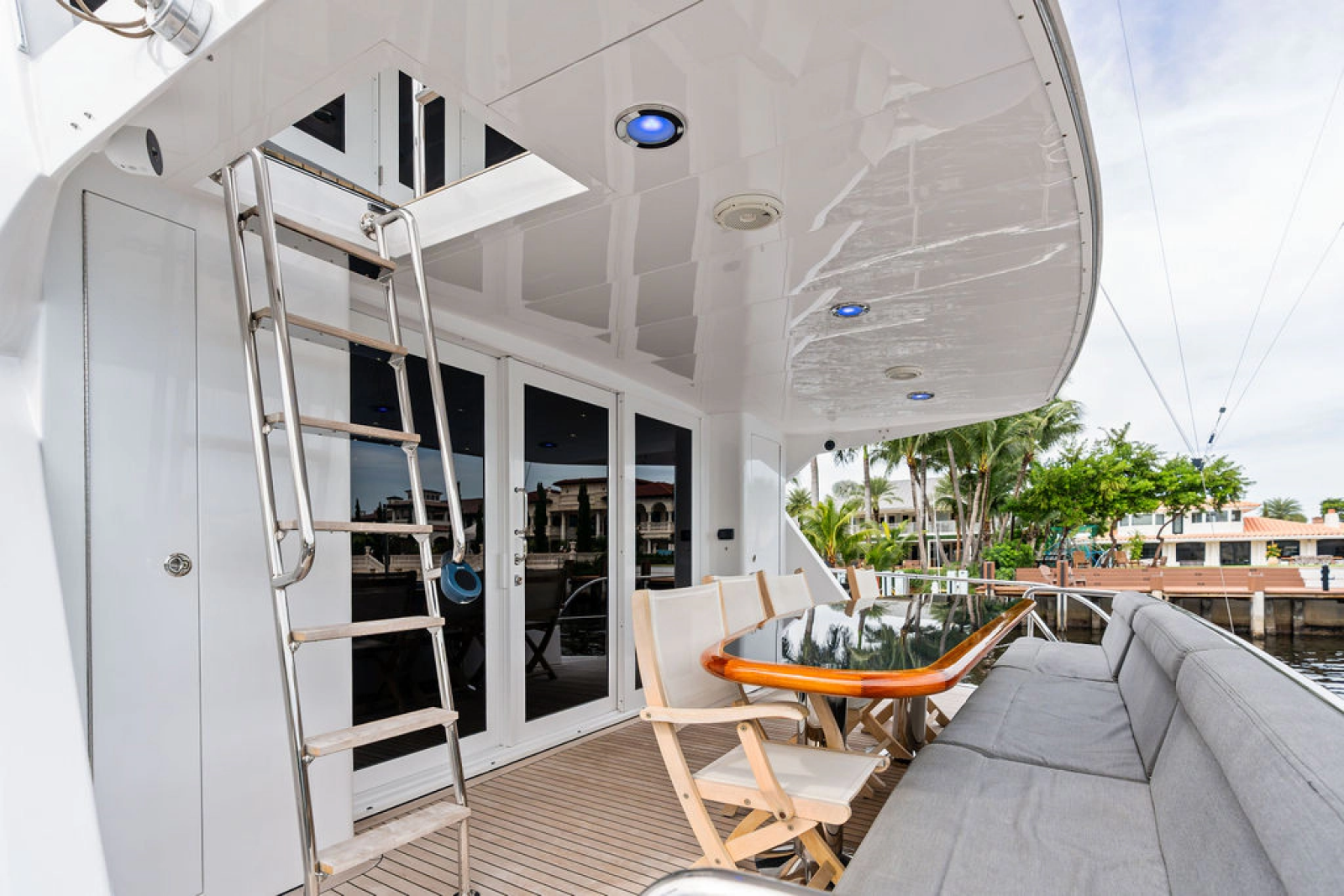 1998 Hatteras 82 Convertible