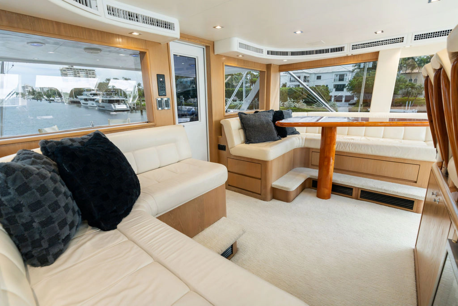 1998 Hatteras 82 Convertible