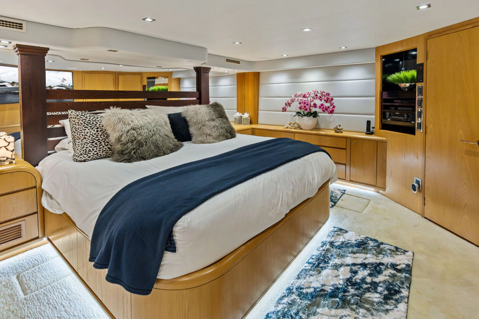 1998 Hatteras 82 Convertible