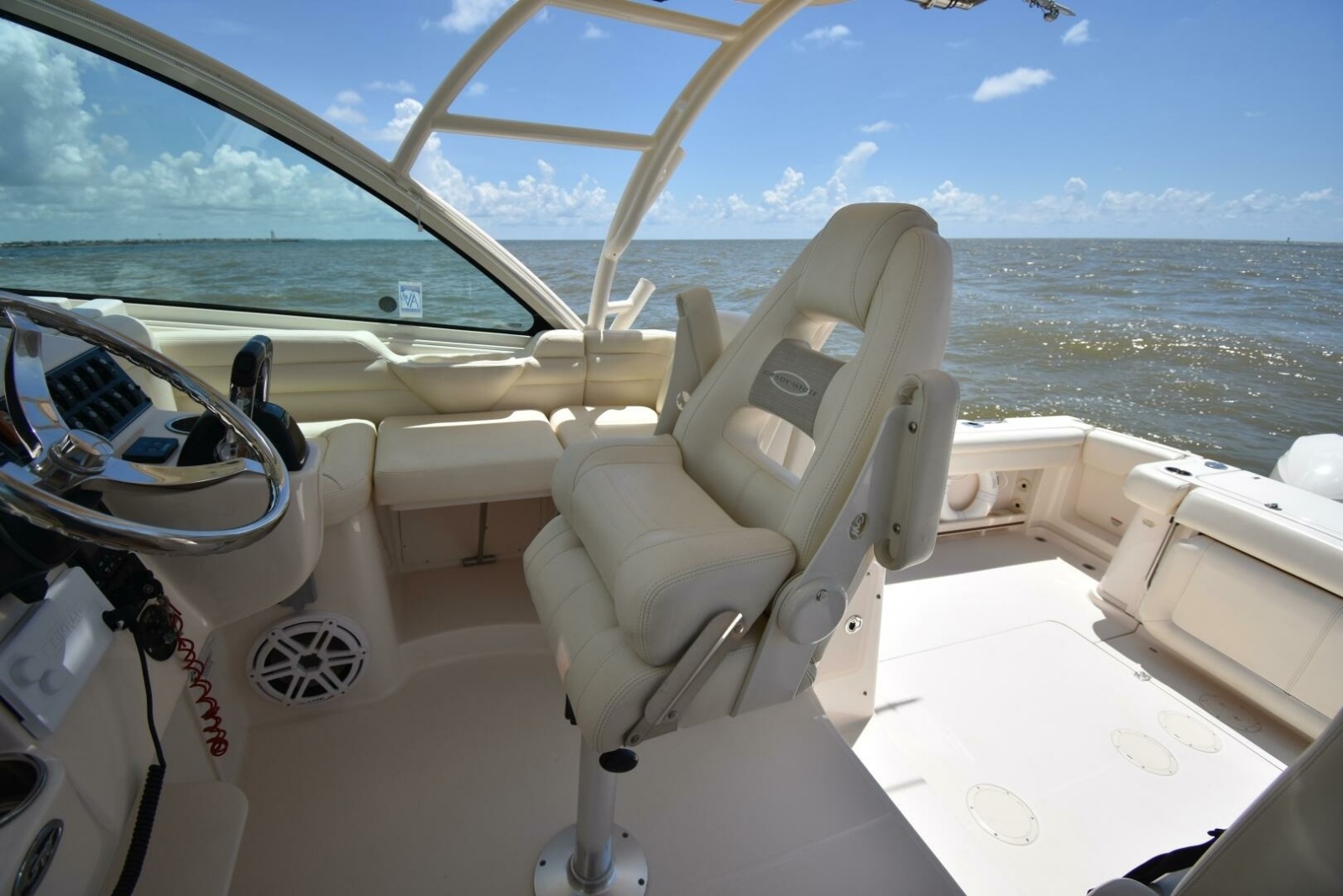 33' 2016 Grady-White 330 Express