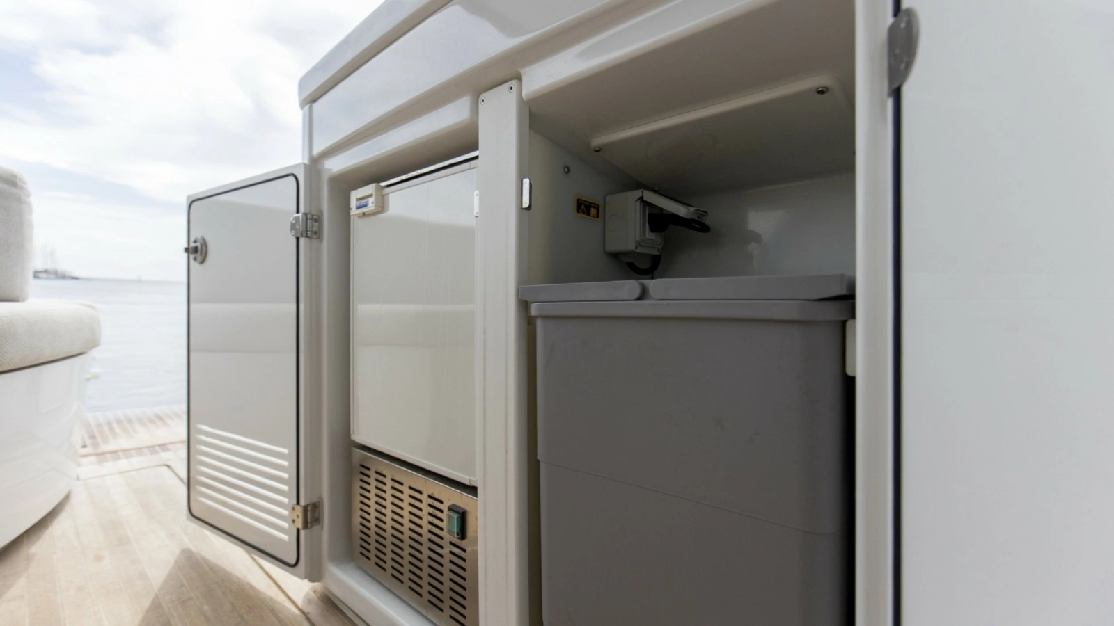 2022 Beneteau 41 Grand Turismo War Downs Eagle Topside (7)