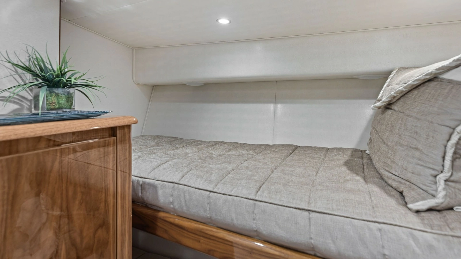 Cozy Guest Cabin with Bedding