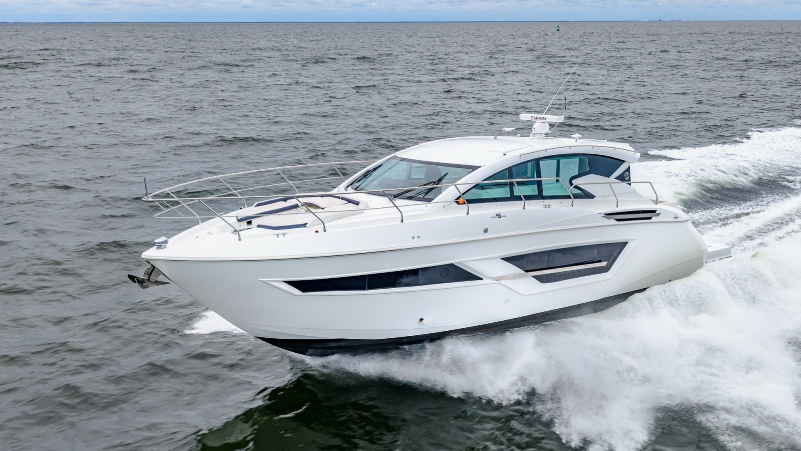 Cruisers Yachts Cantius 46 Exterior View
