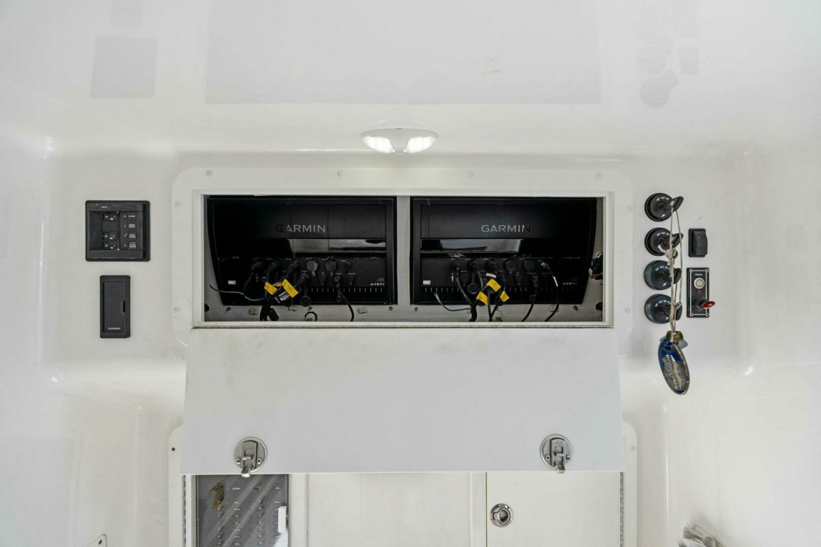 42' 2019 Invincible 42 Open Fisherman