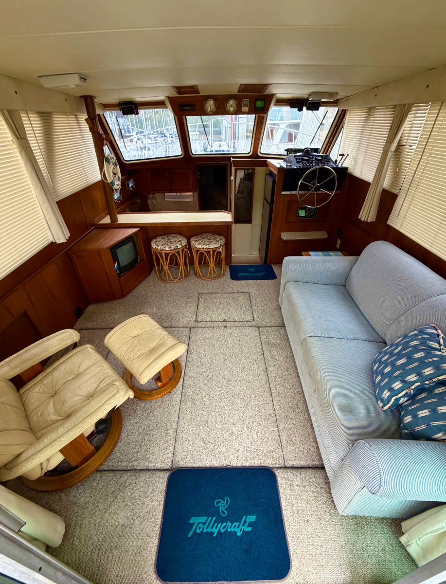 1982 Tollycraft 37 Sedan