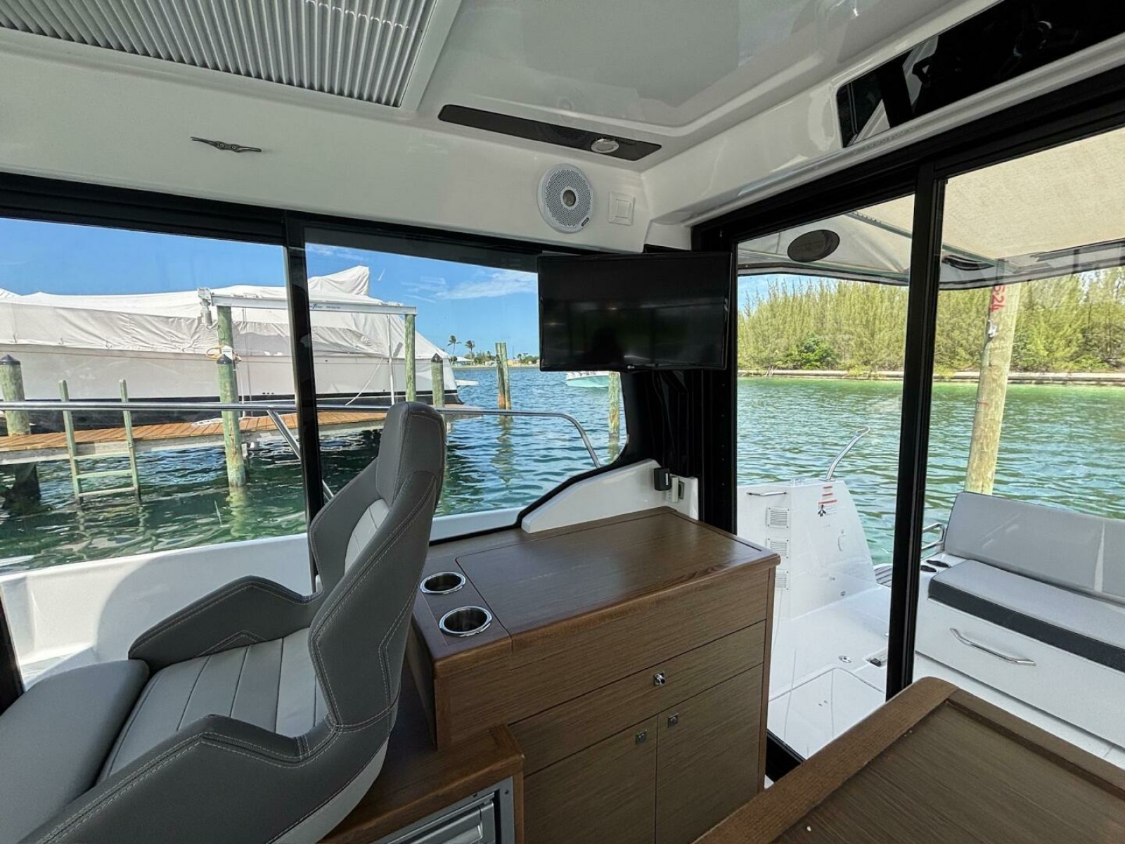 Jeanneau Knot Work'N - Cabin