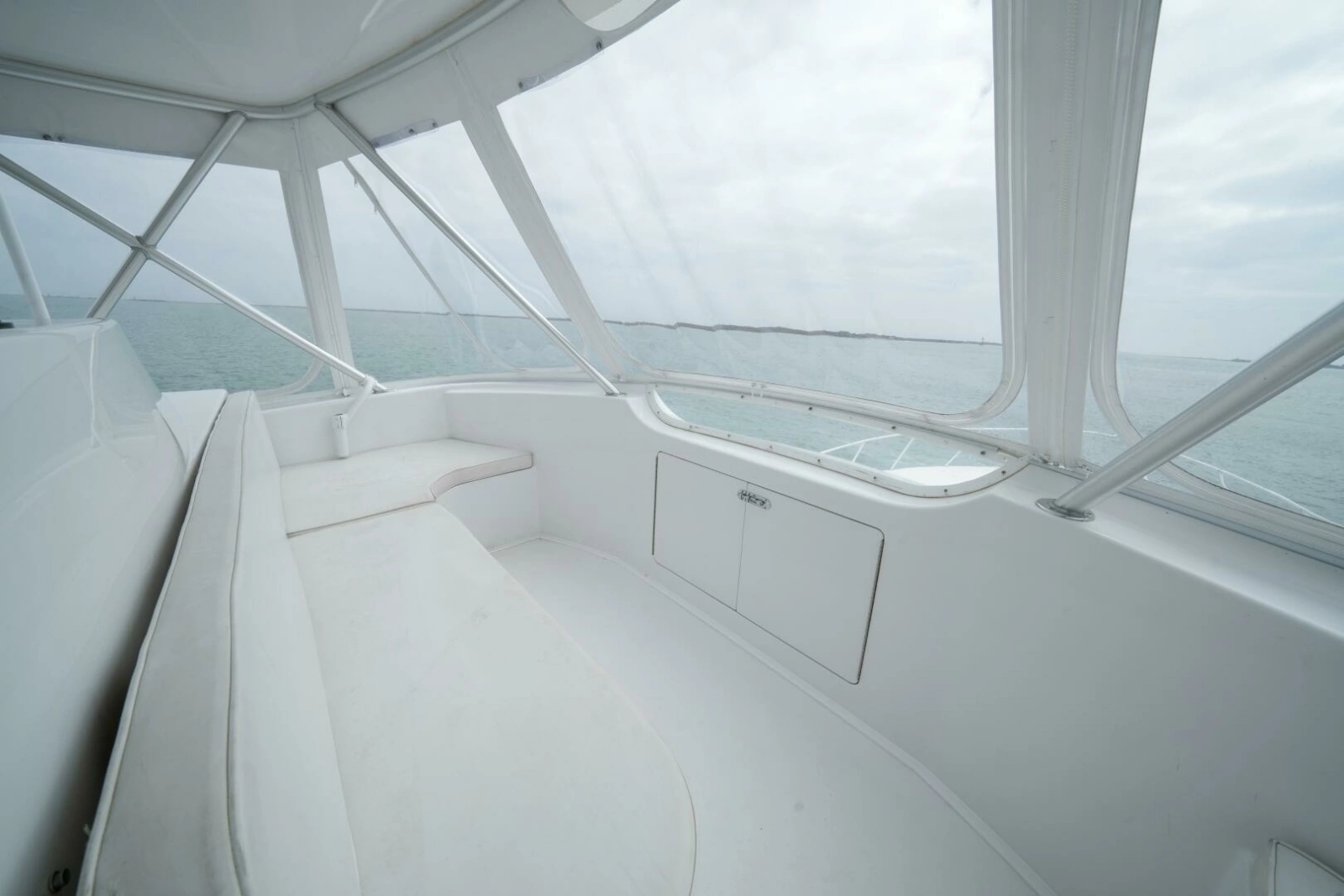 2005 Viking 52 Convertible 