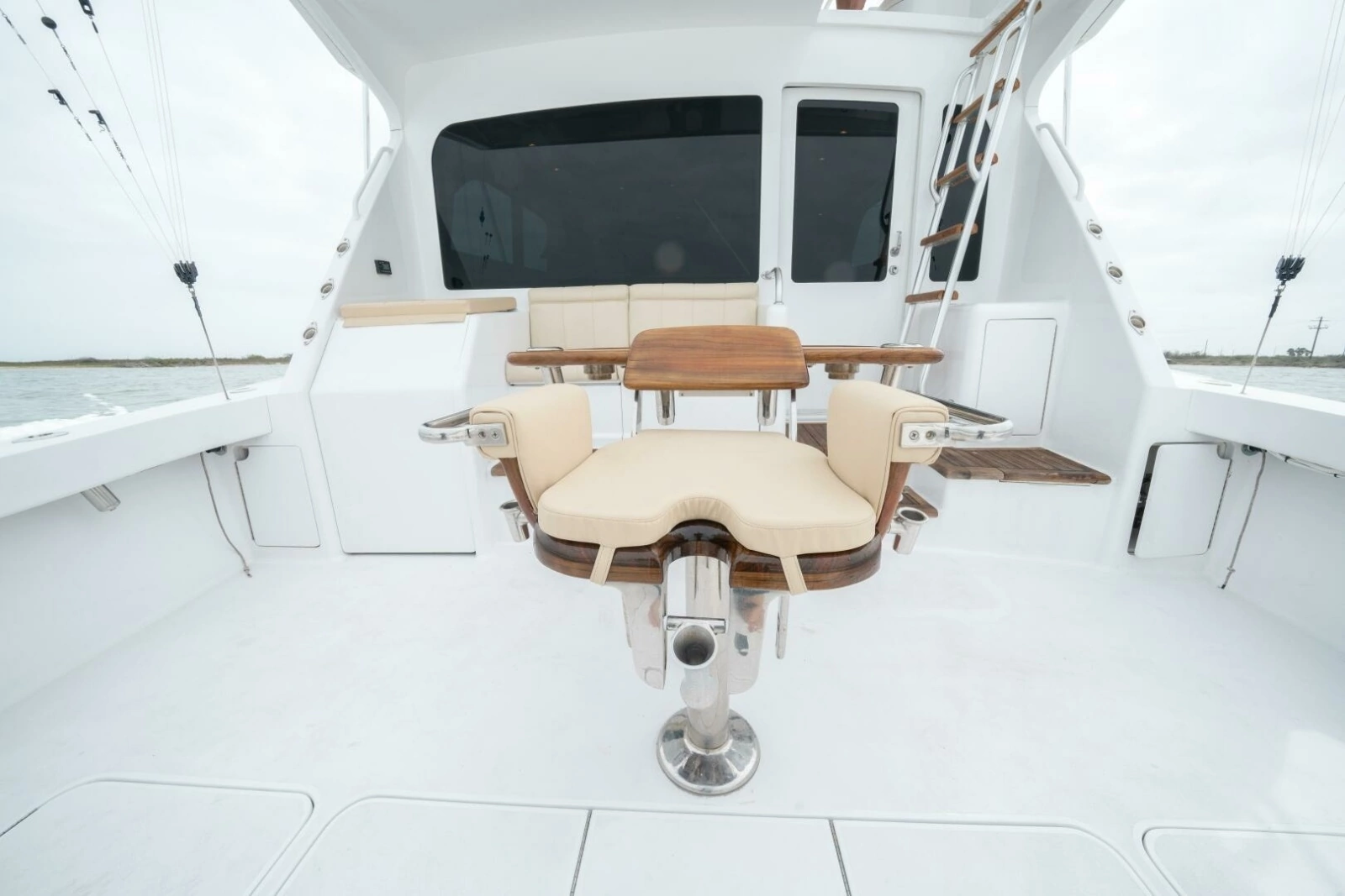 2005 Viking 52 Convertible 