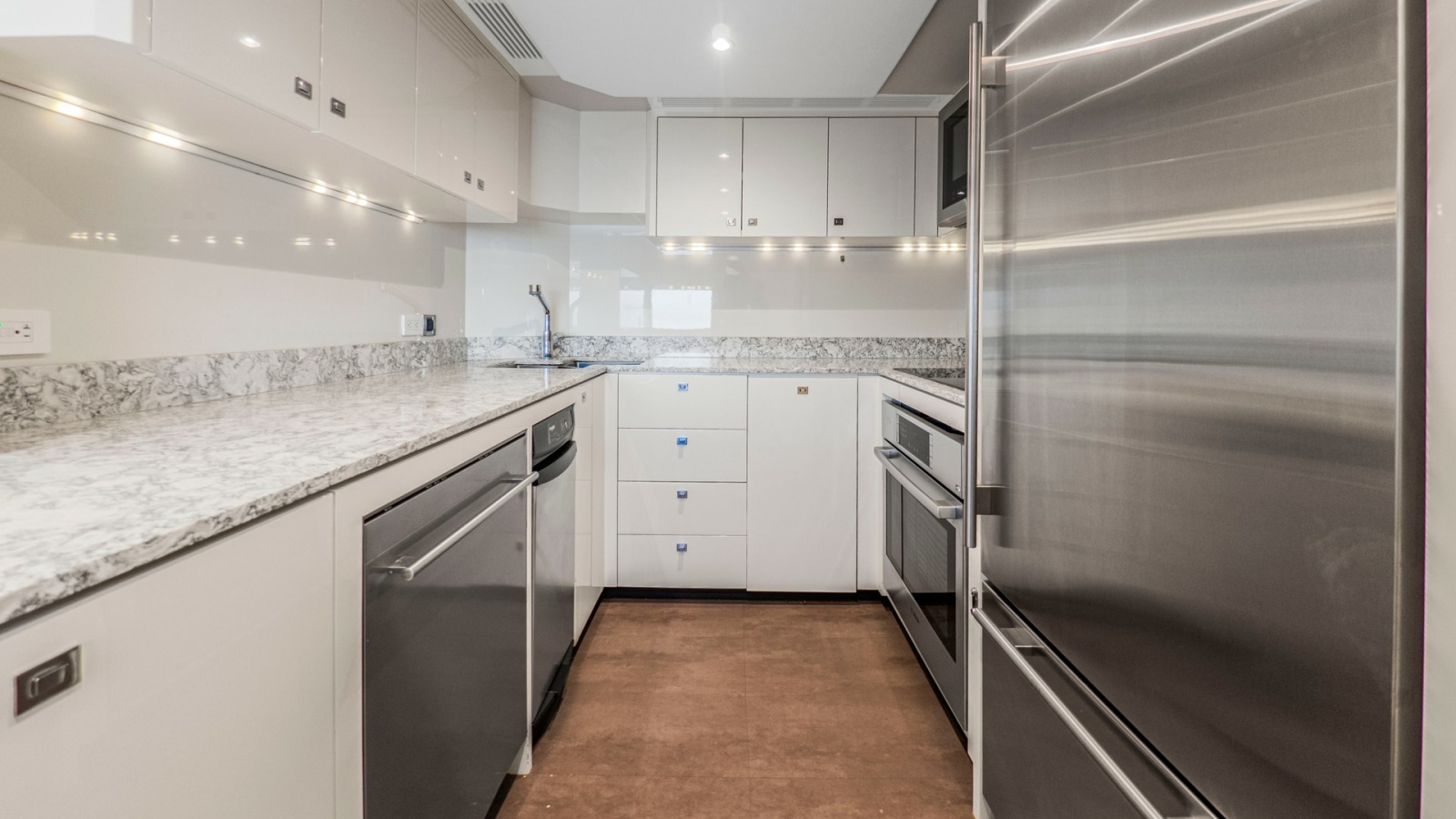 Galati-LONESTAR-Galley2