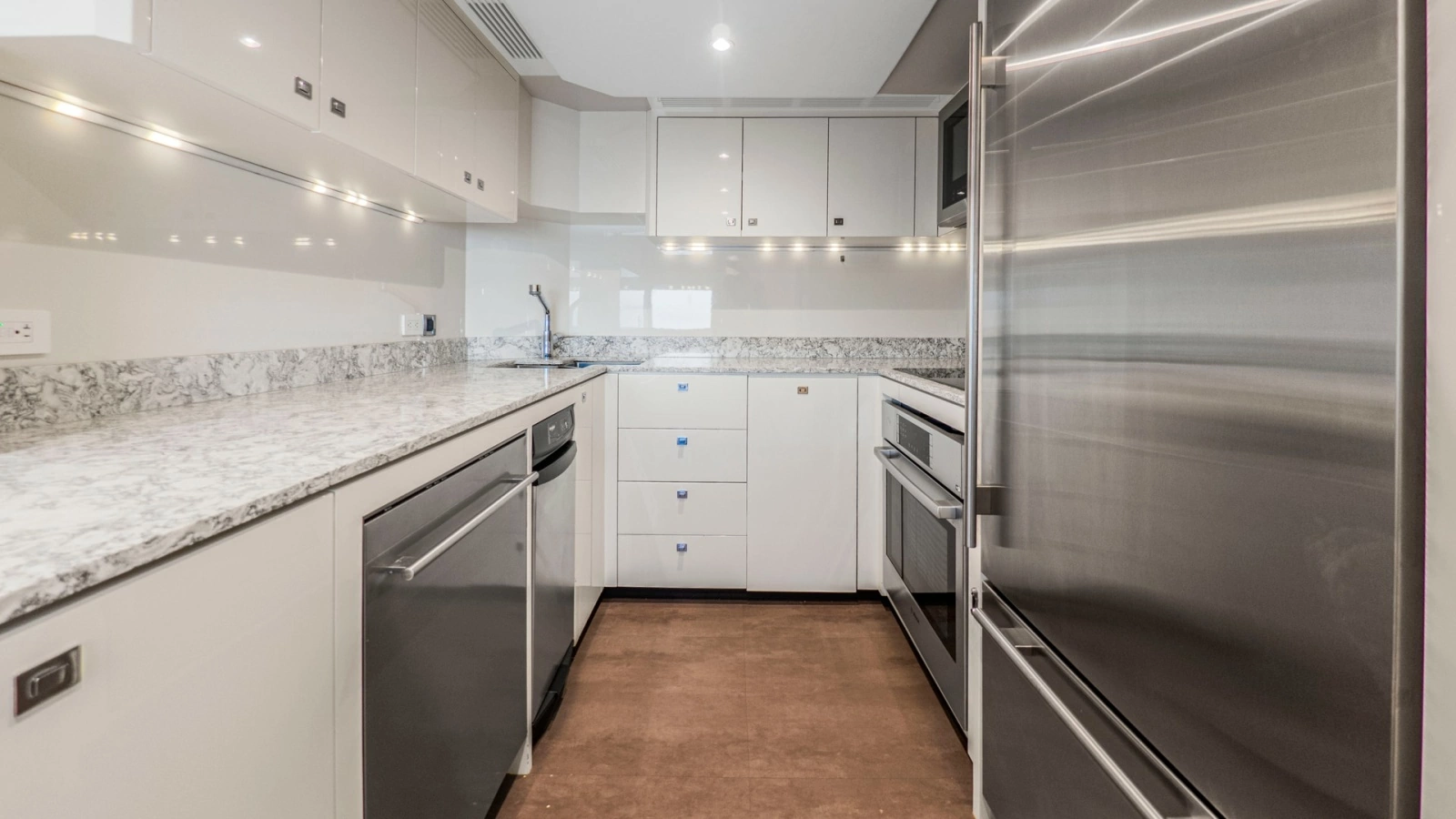 Galati-LONESTAR-Galley2