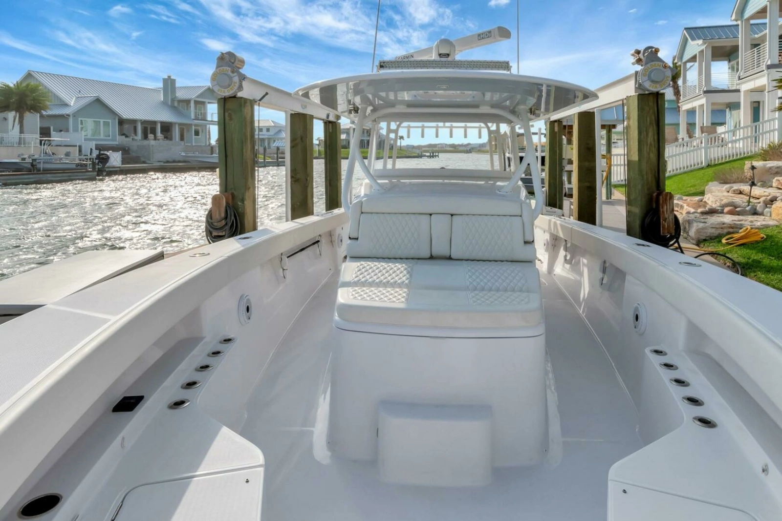 2023 Jupiter 43 Center Console 